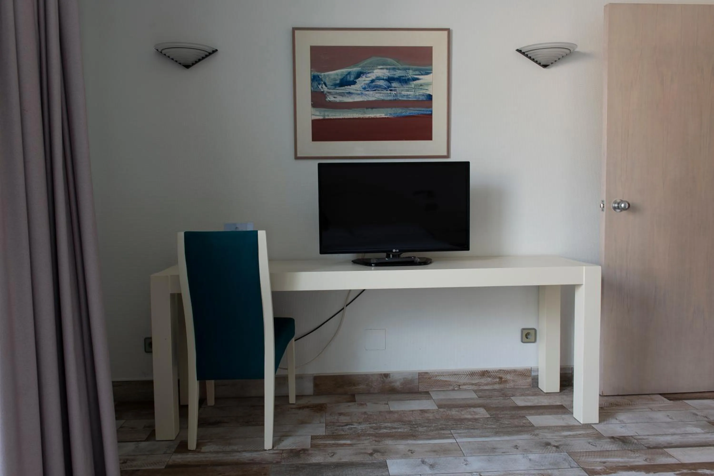 Photo of the whole room in Hotel Palacio del Mar