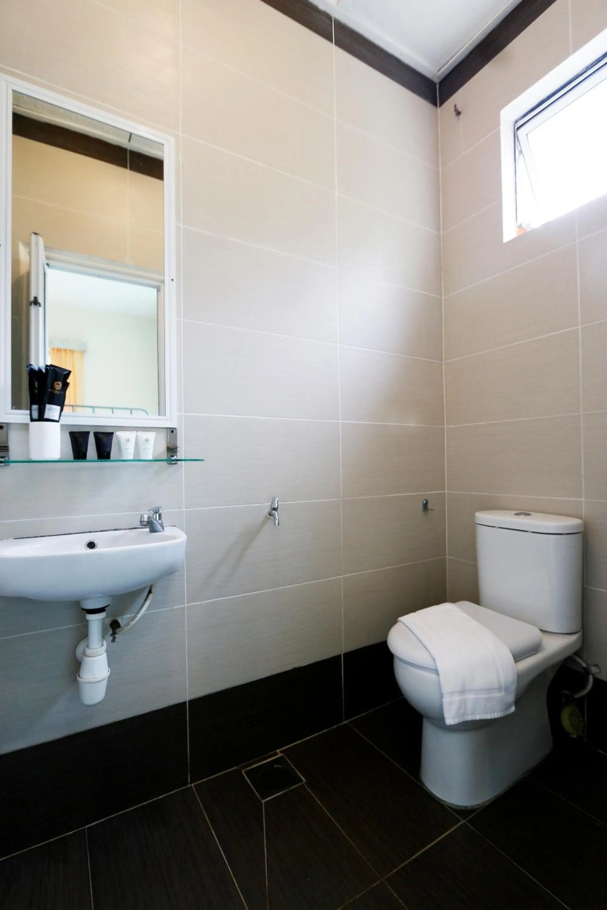 Bathroom in Golden Lodge