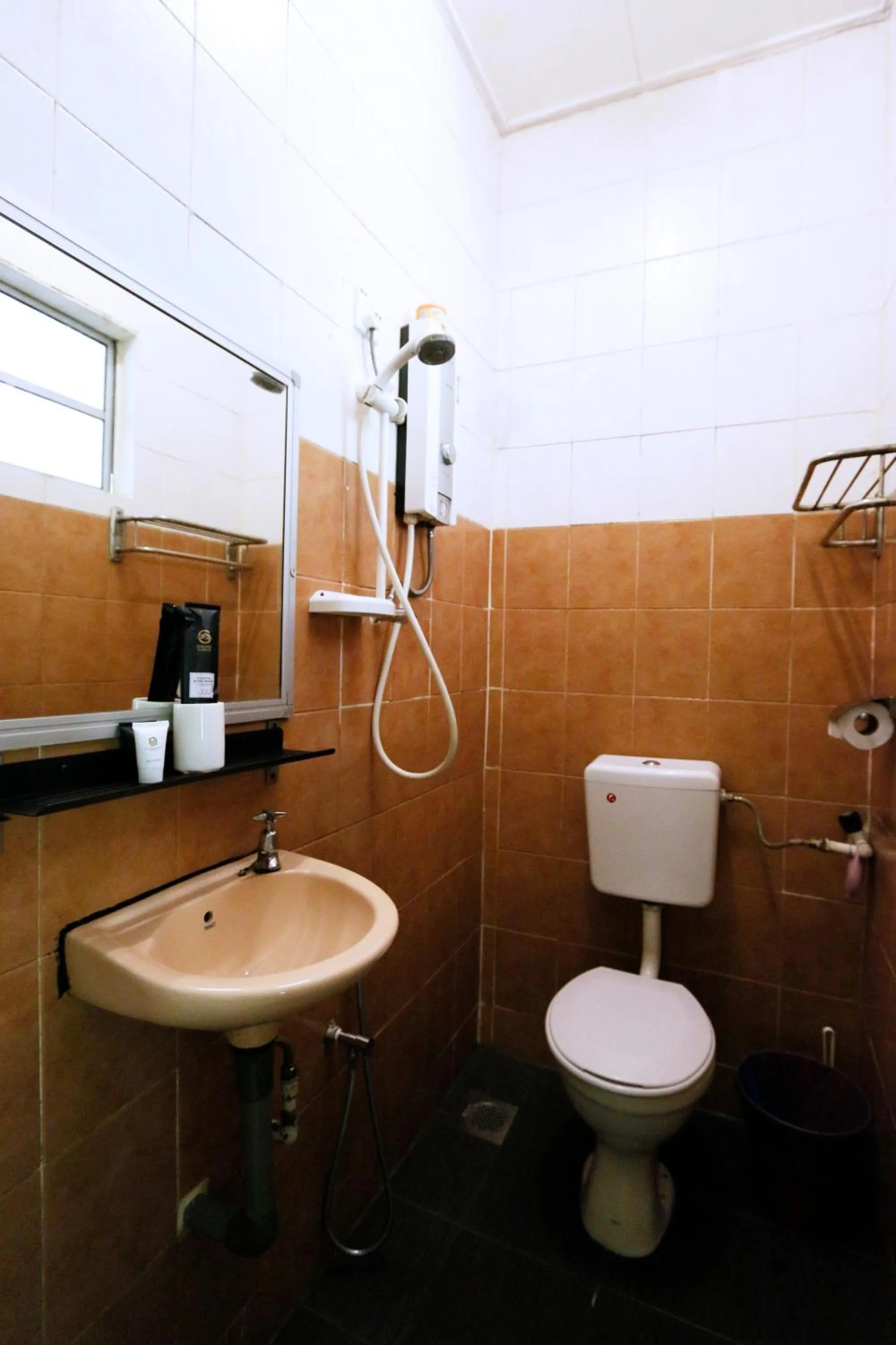 Bathroom in Golden Lodge