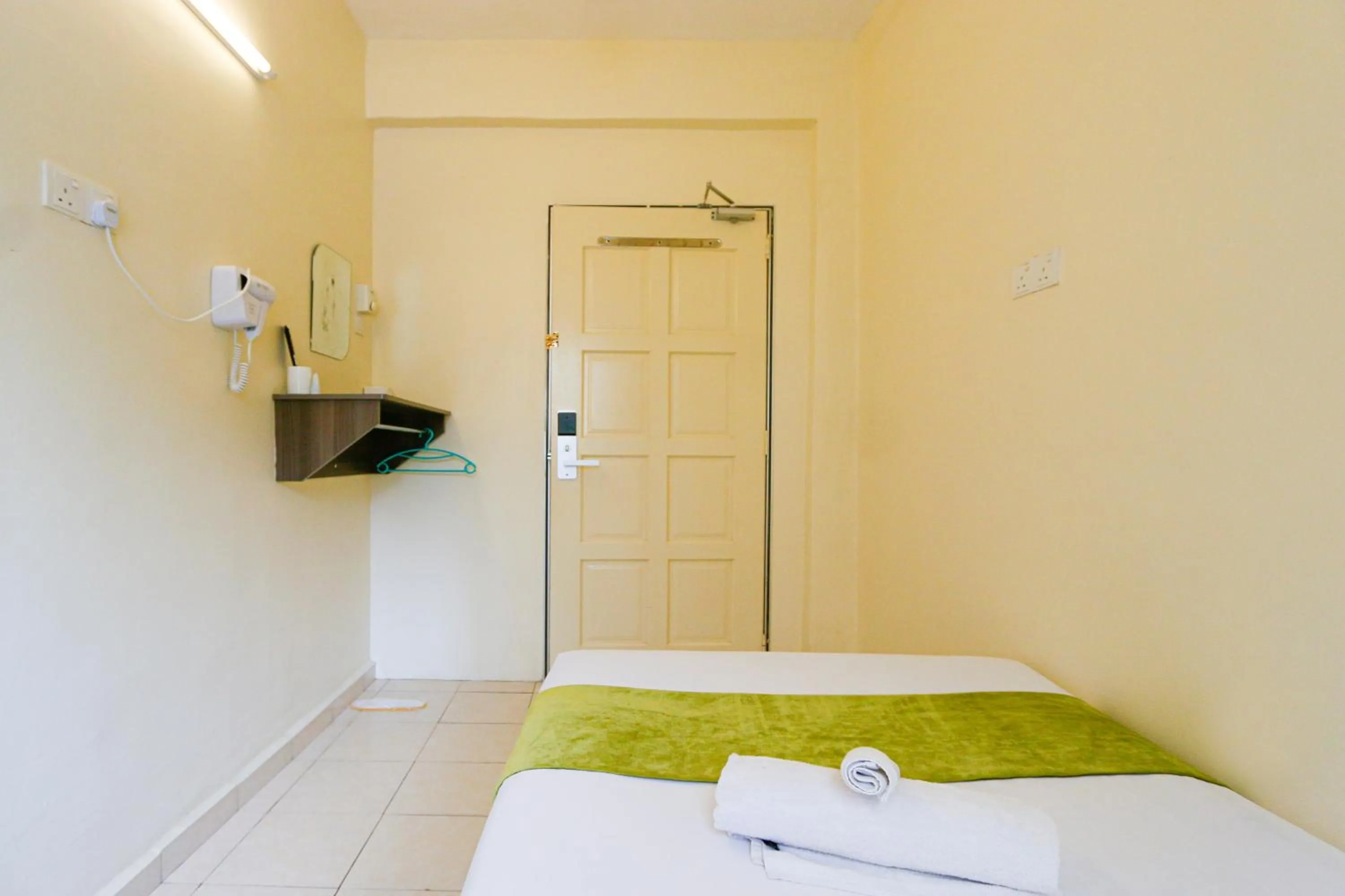 Bedroom, Bed in Golden Lodge