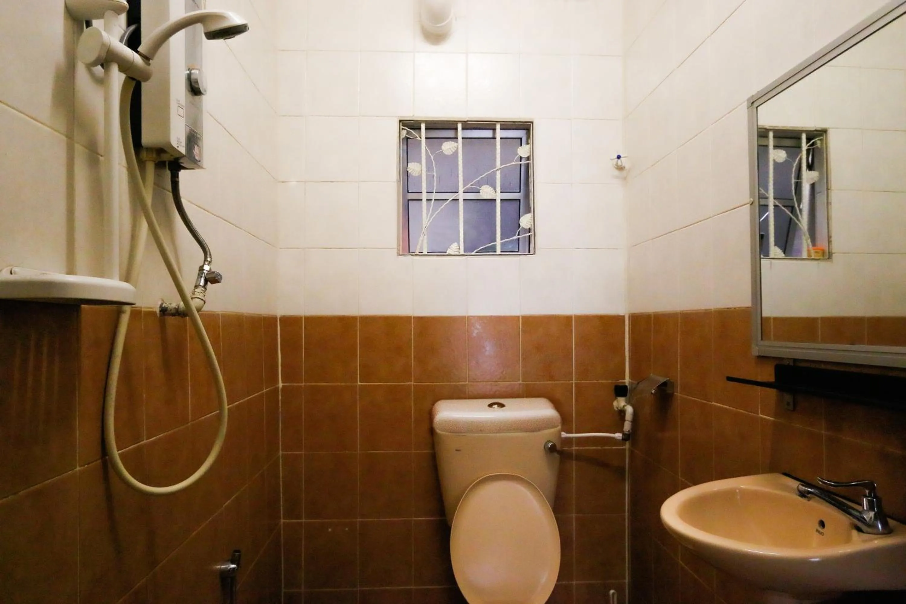 Bathroom in Golden Lodge