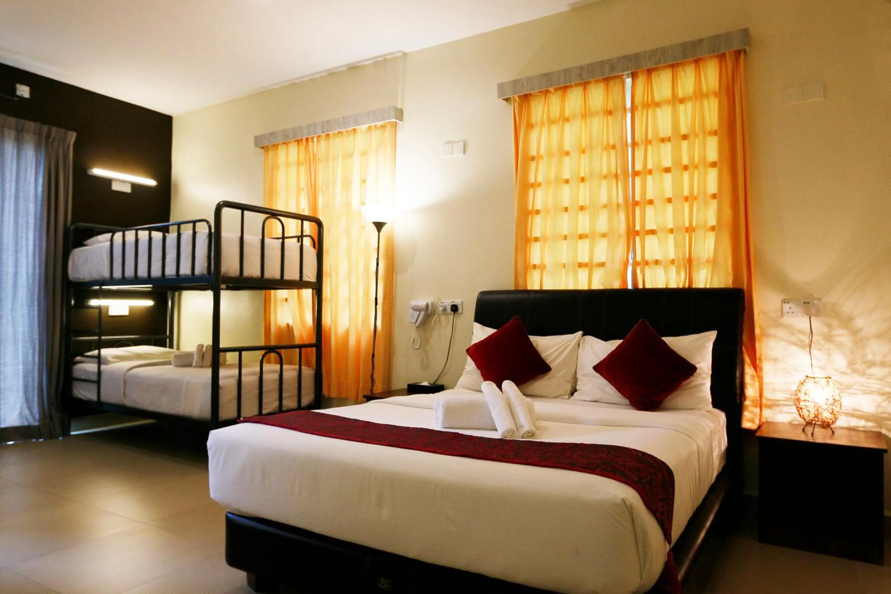 Bedroom, Bed in Golden Lodge