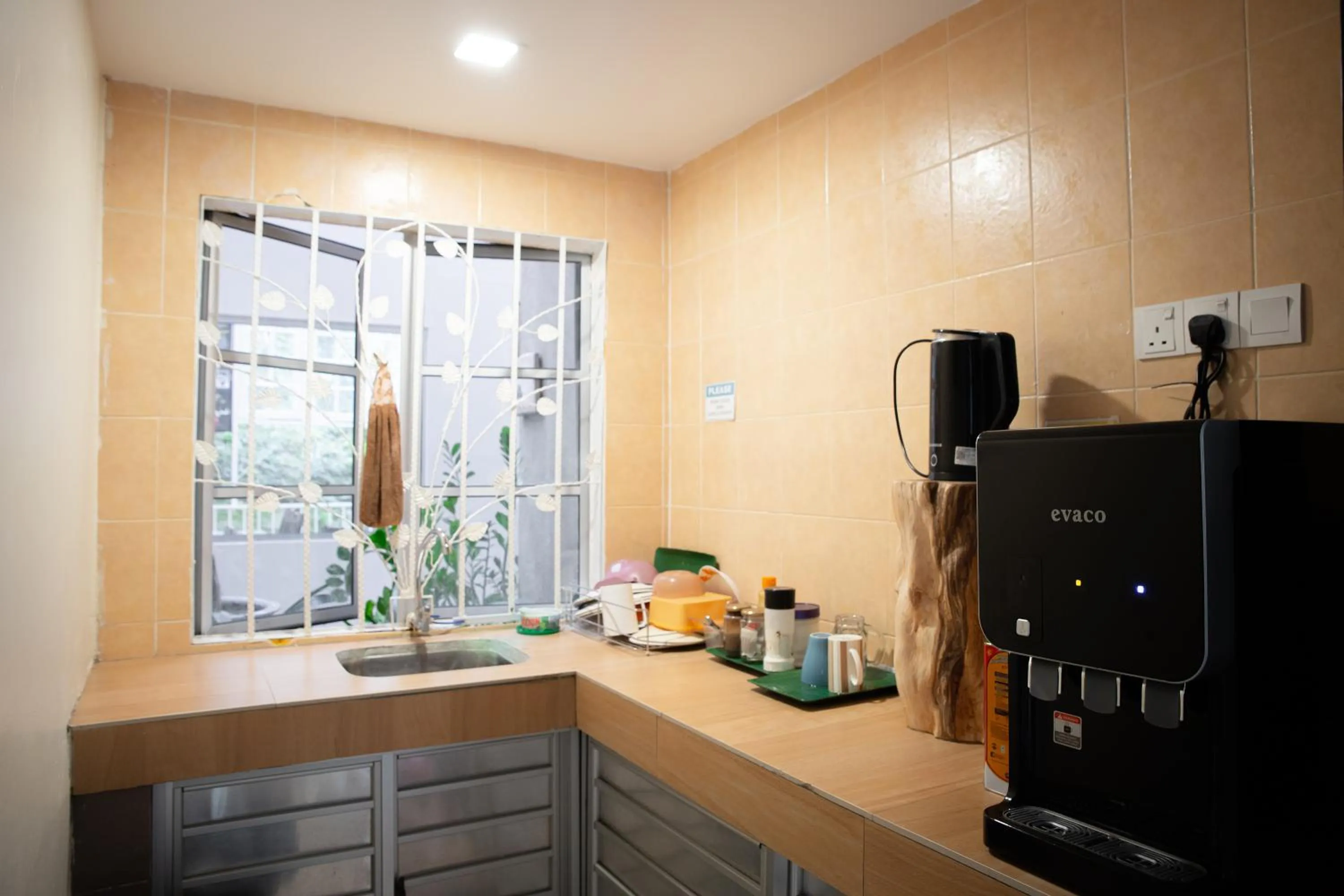 Coffee/tea facilities in Golden Lodge