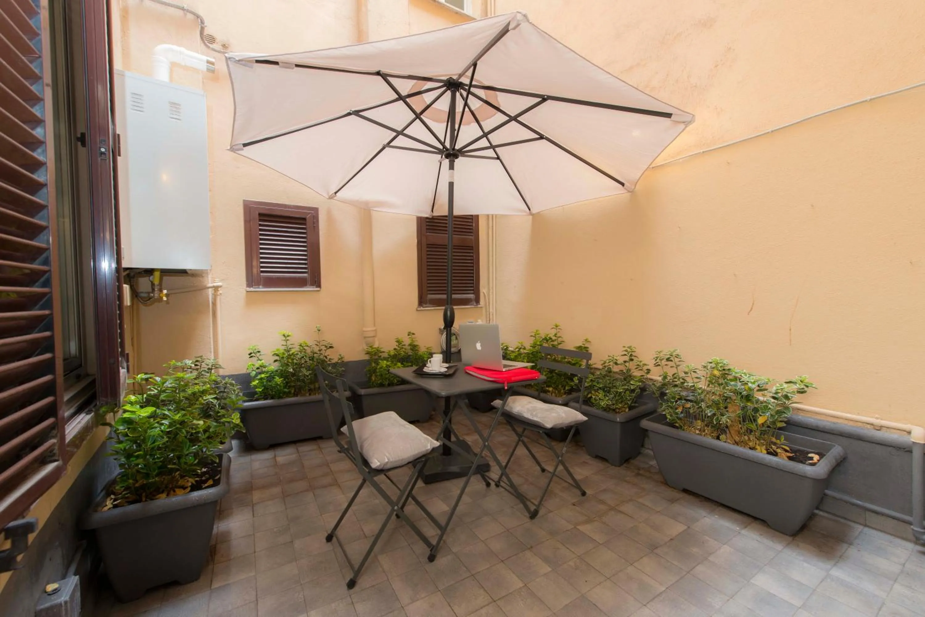 Patio in EasyInRome Navona