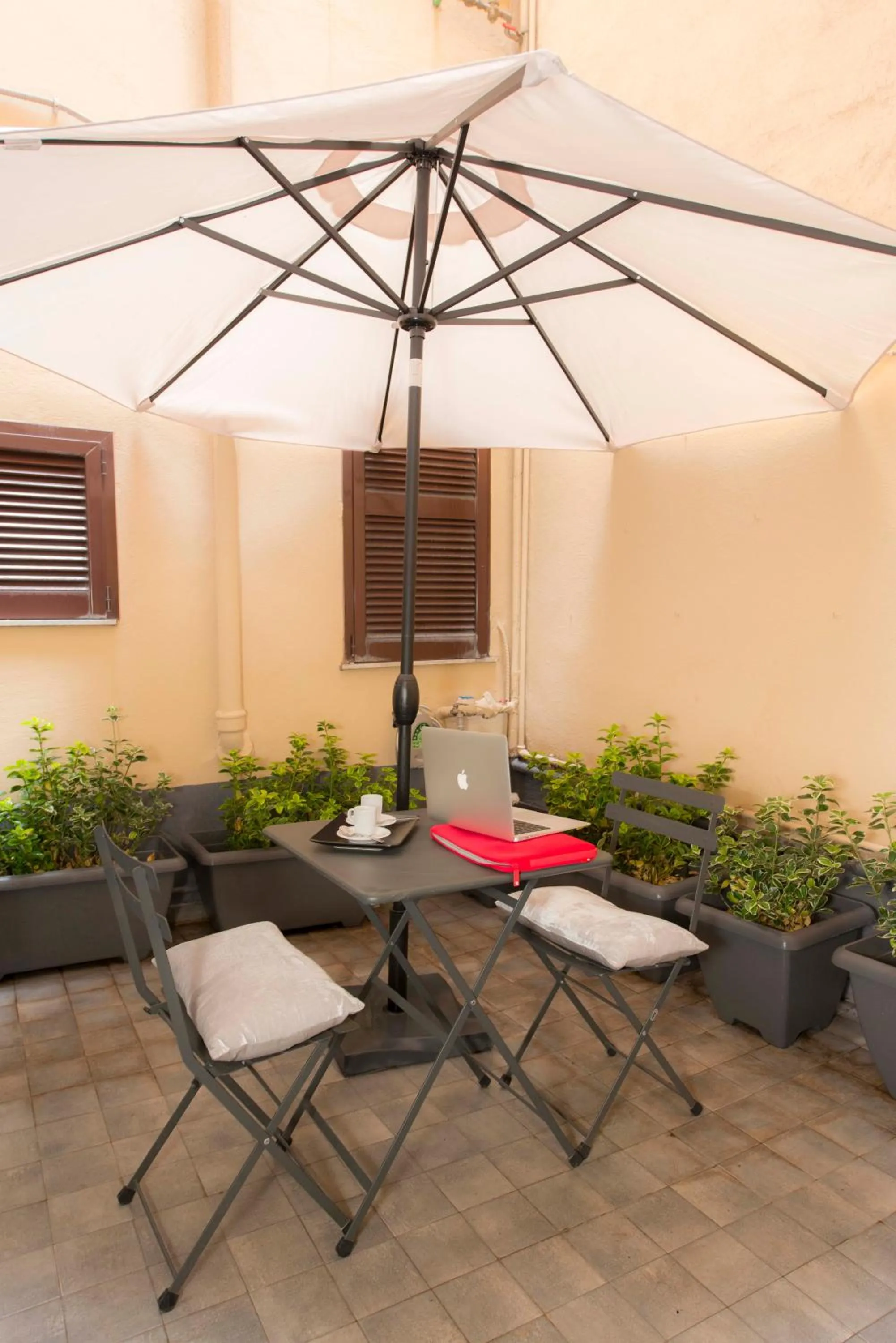 Patio in EasyInRome Navona