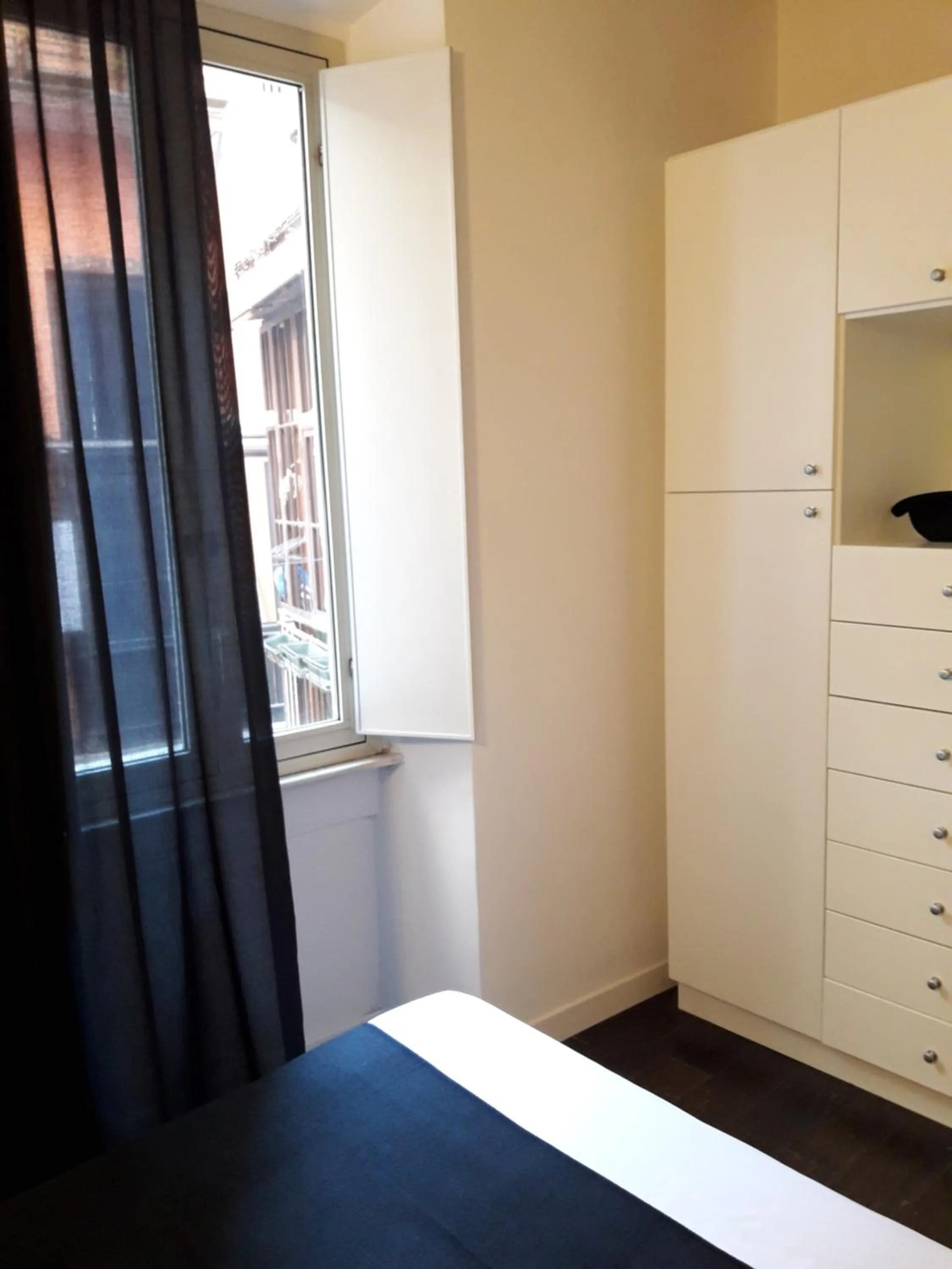 Decorative detail, Bed in EasyInRome Navona