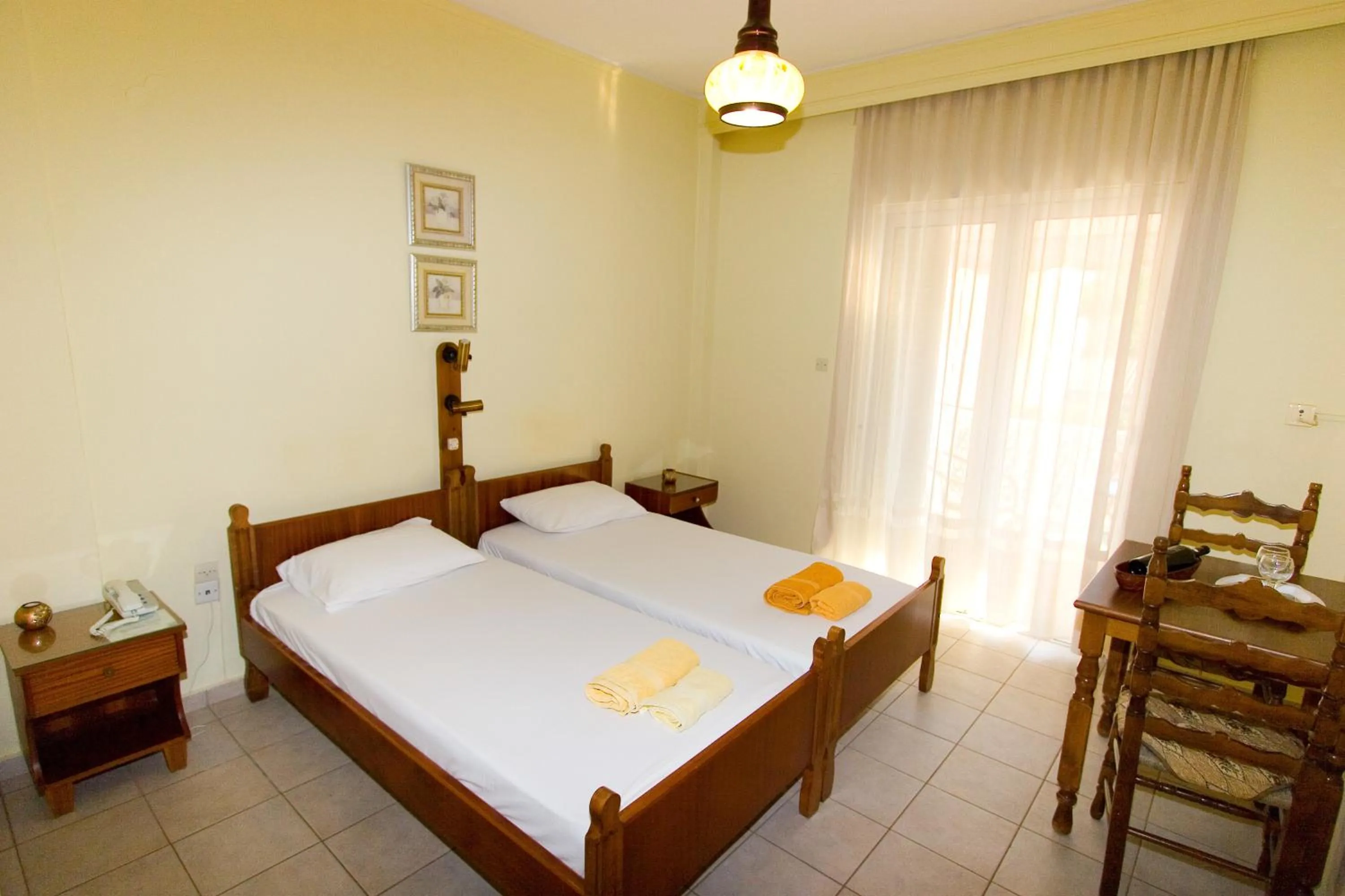 Bedroom, Bed in Miami Studios