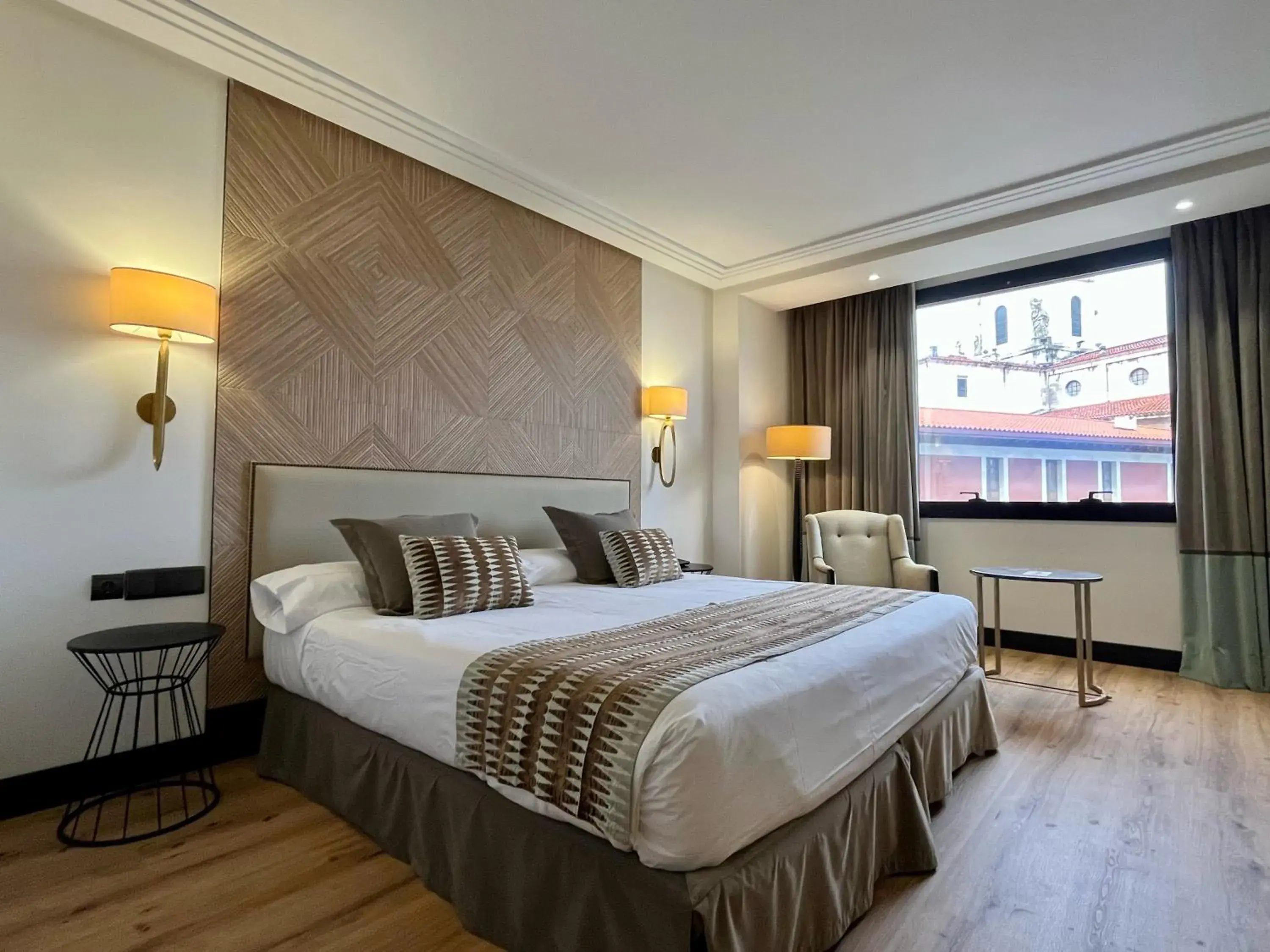 Queen Room with City View in Hotel Bahía Queen Room with City View in Hotel Bahía