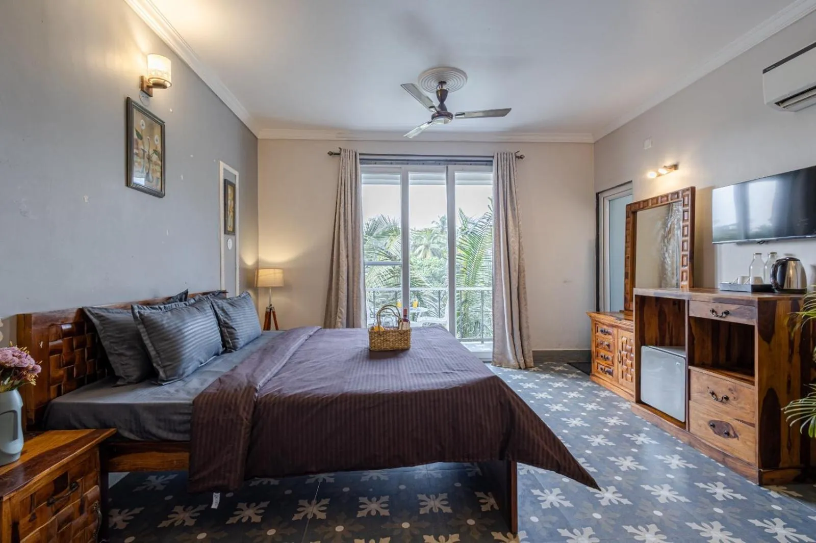 Photo of the whole room, Bed in The Baga Domingo's- 50 Mtrs From the Baga Beach