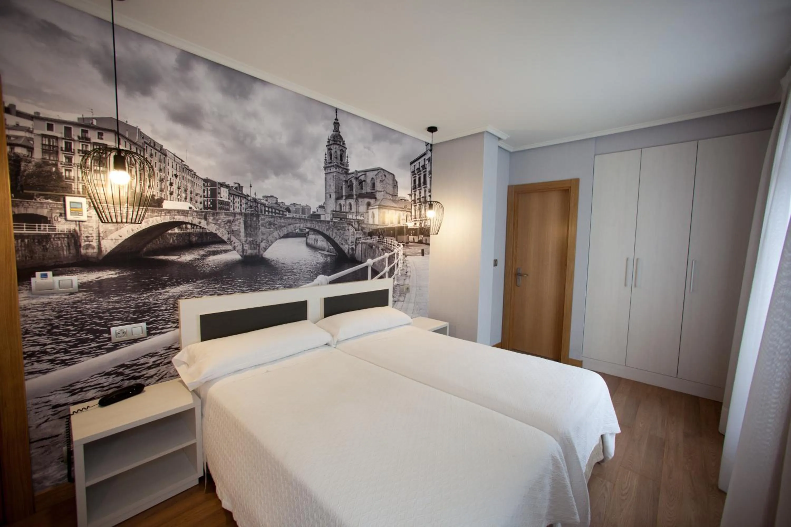 Bedroom, Bed in Hotel Silken Sirimiri