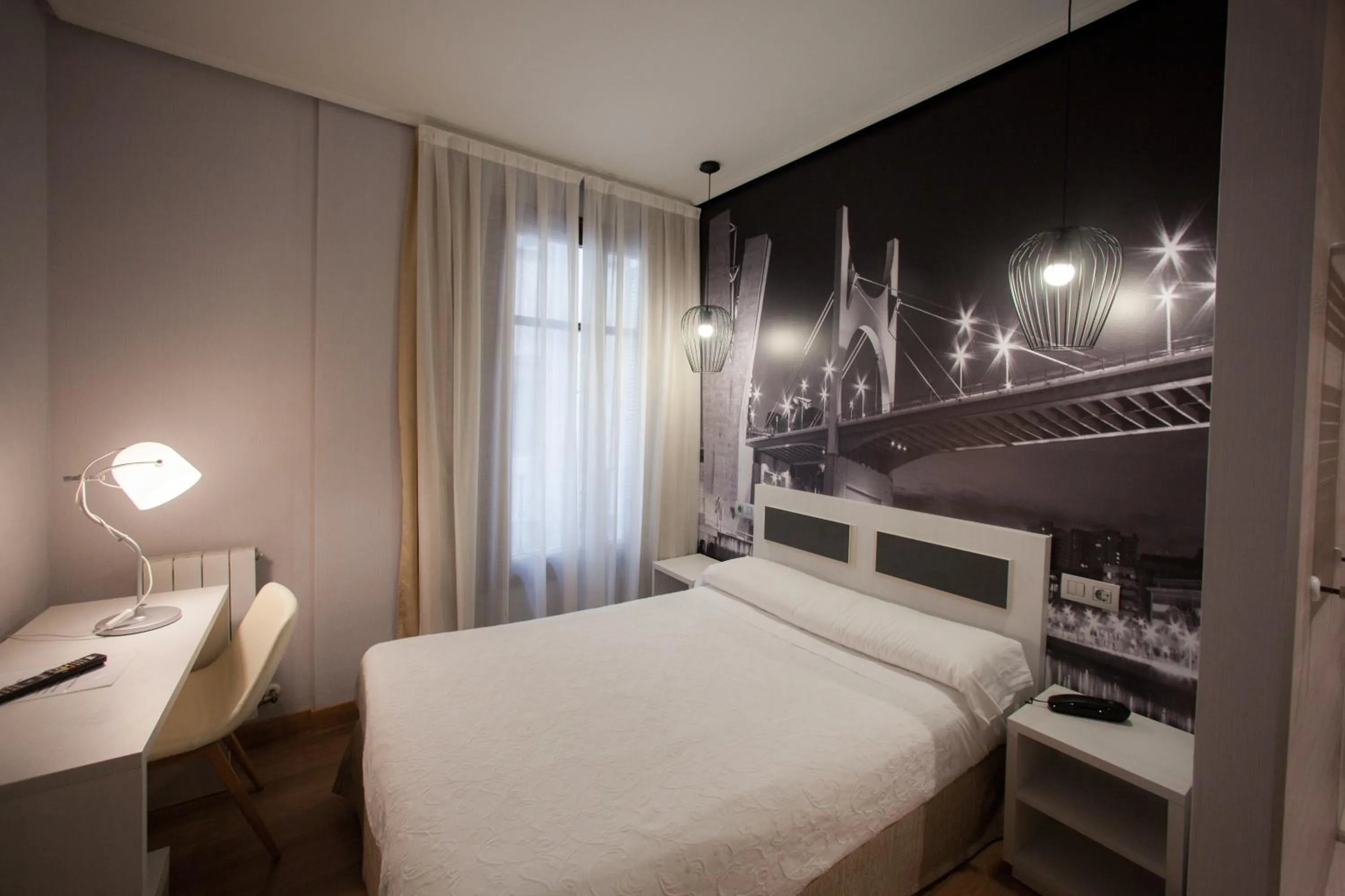 Bedroom, Bed in Hotel Silken Sirimiri