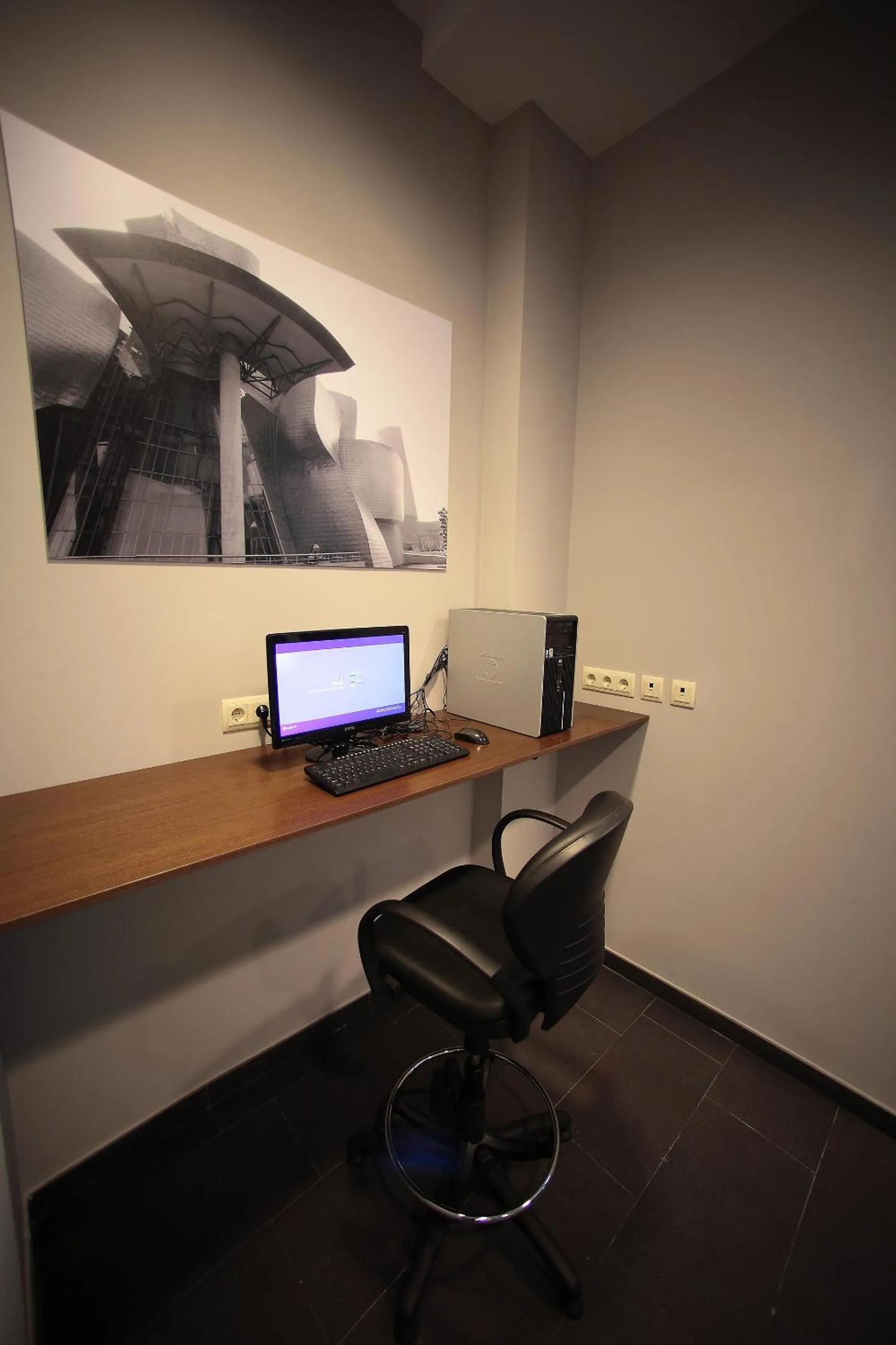 Lounge or bar in Hotel Silken Sirimiri