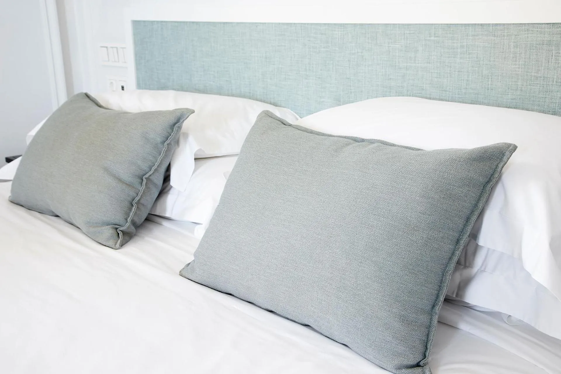 Decorative detail, Bed in Hotel de Londres y de Inglaterra