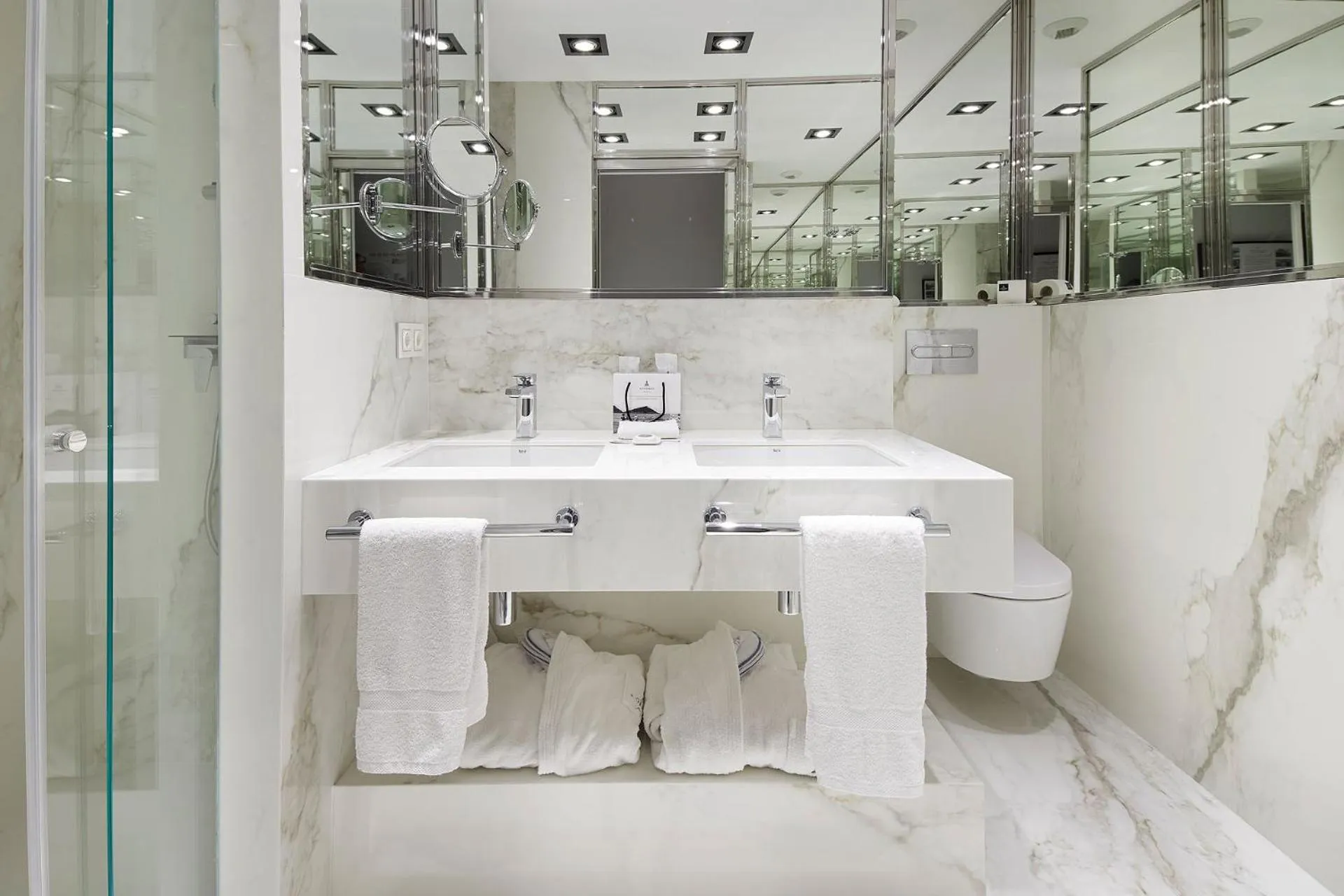 Bathroom in Hotel de Londres y de Inglaterra