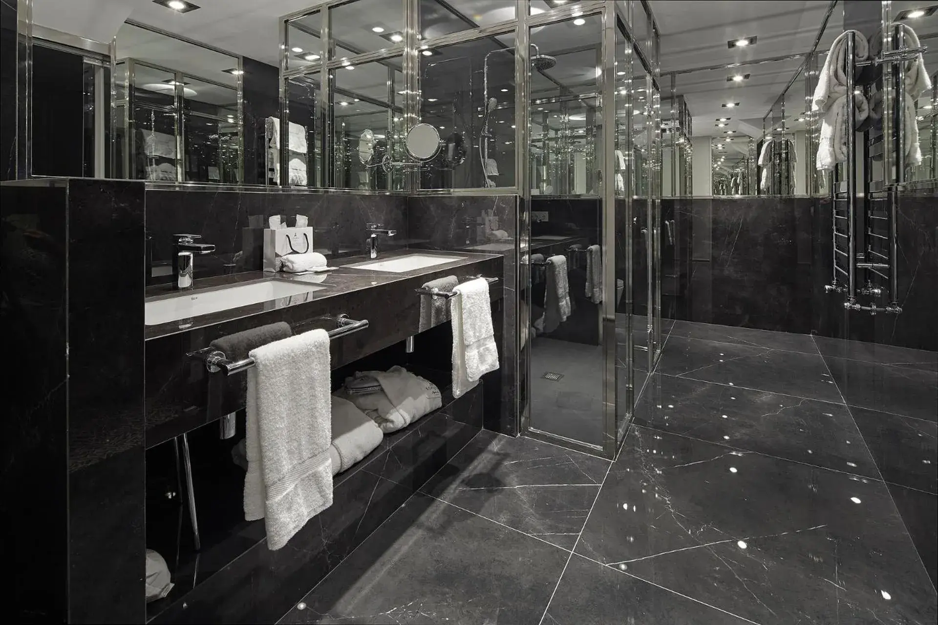 Grand City Room in Hotel de Londres y de Inglaterra Grand City Room in Hotel de Londres y de Inglaterra