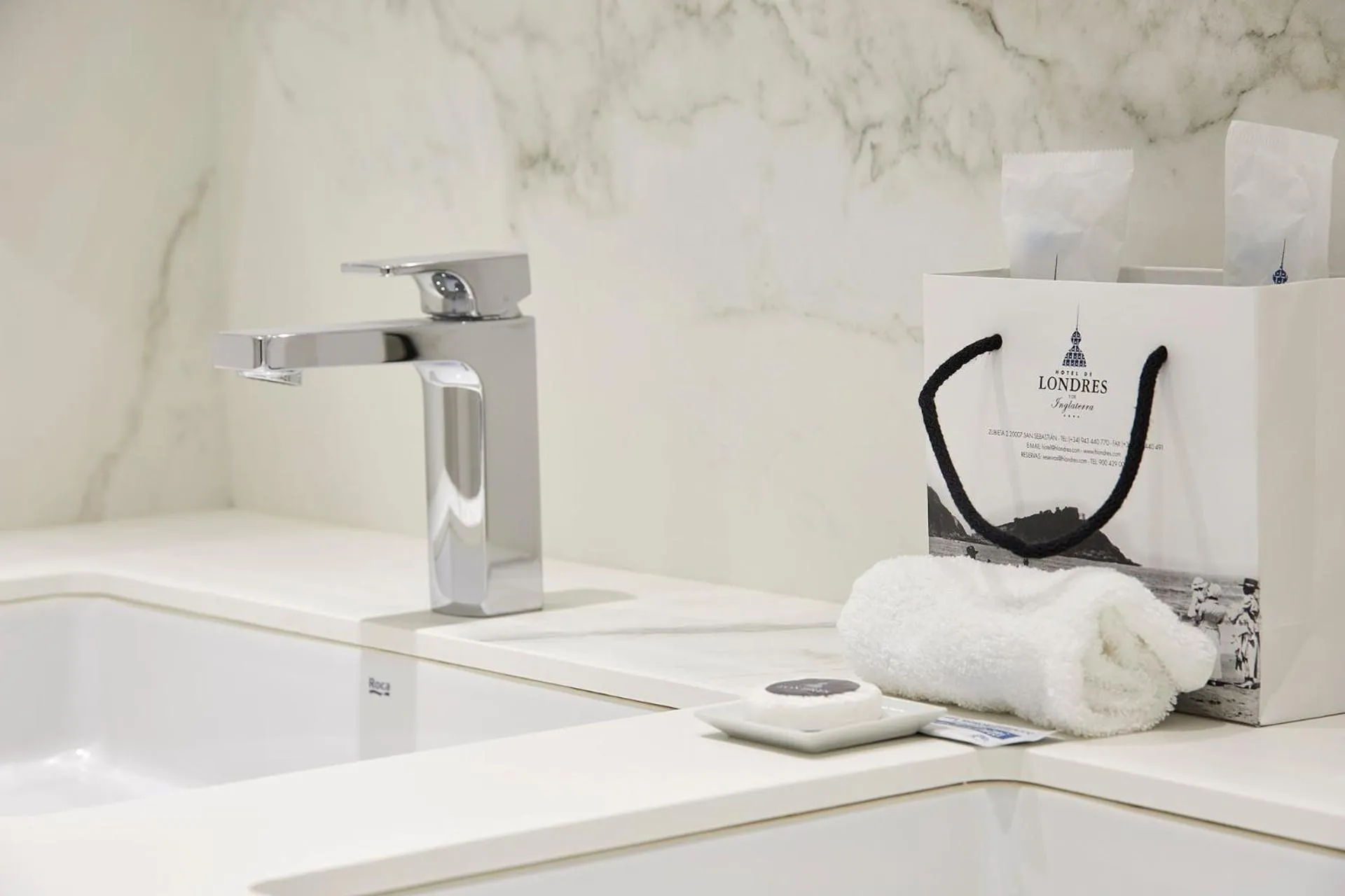 Bathroom in Hotel de Londres y de Inglaterra