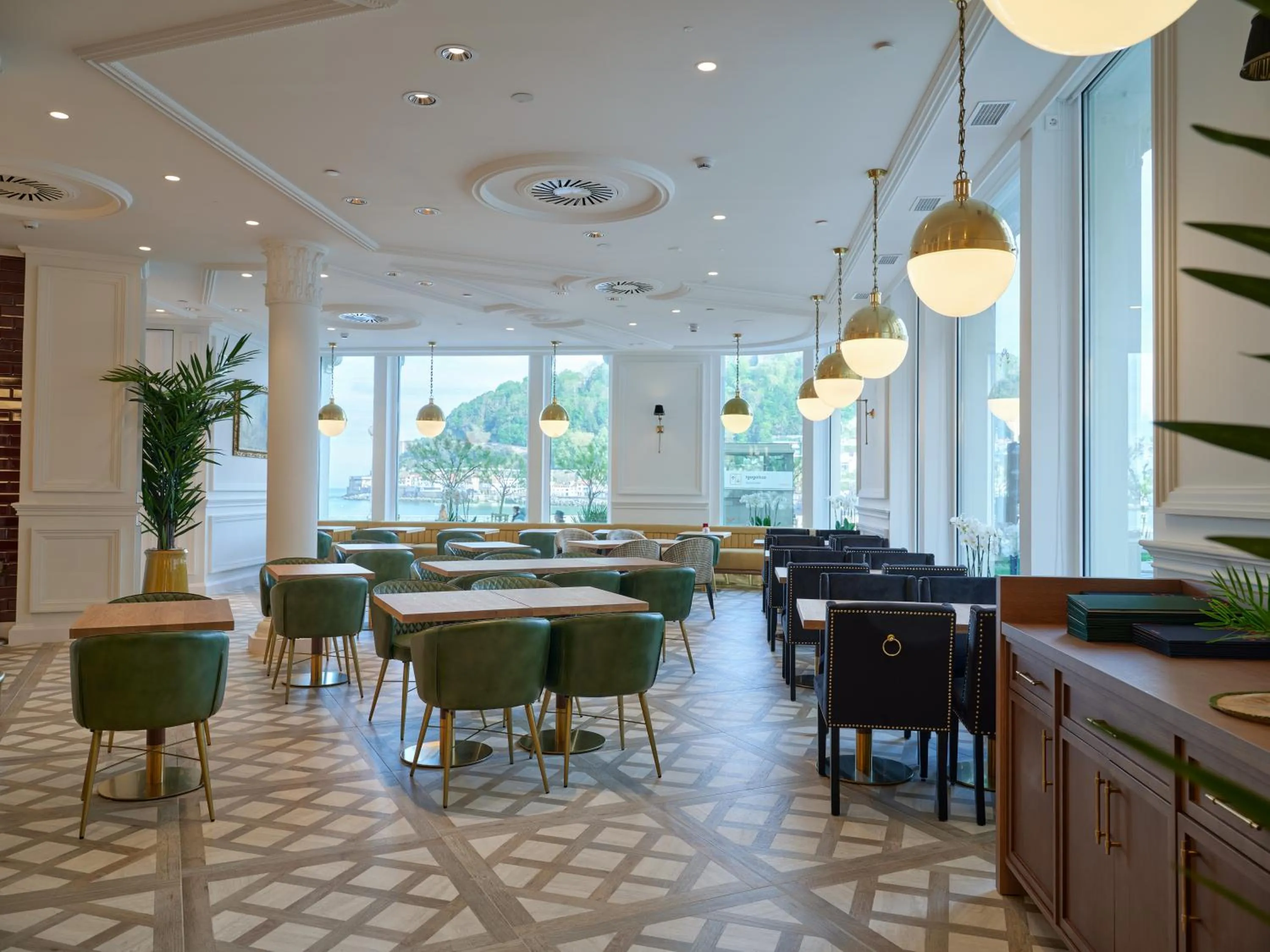 Restaurant/places to eat in Hotel de Londres y de Inglaterra