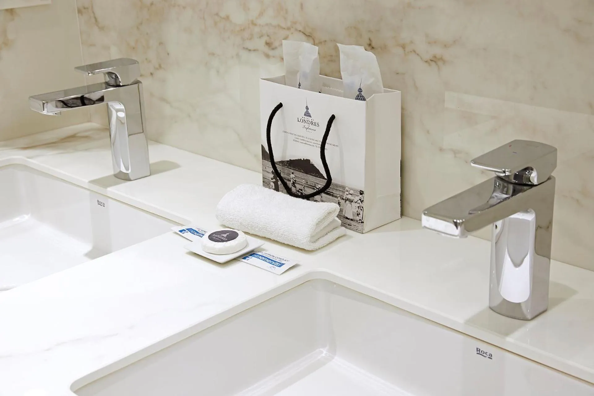 Bathroom in Hotel de Londres y de Inglaterra