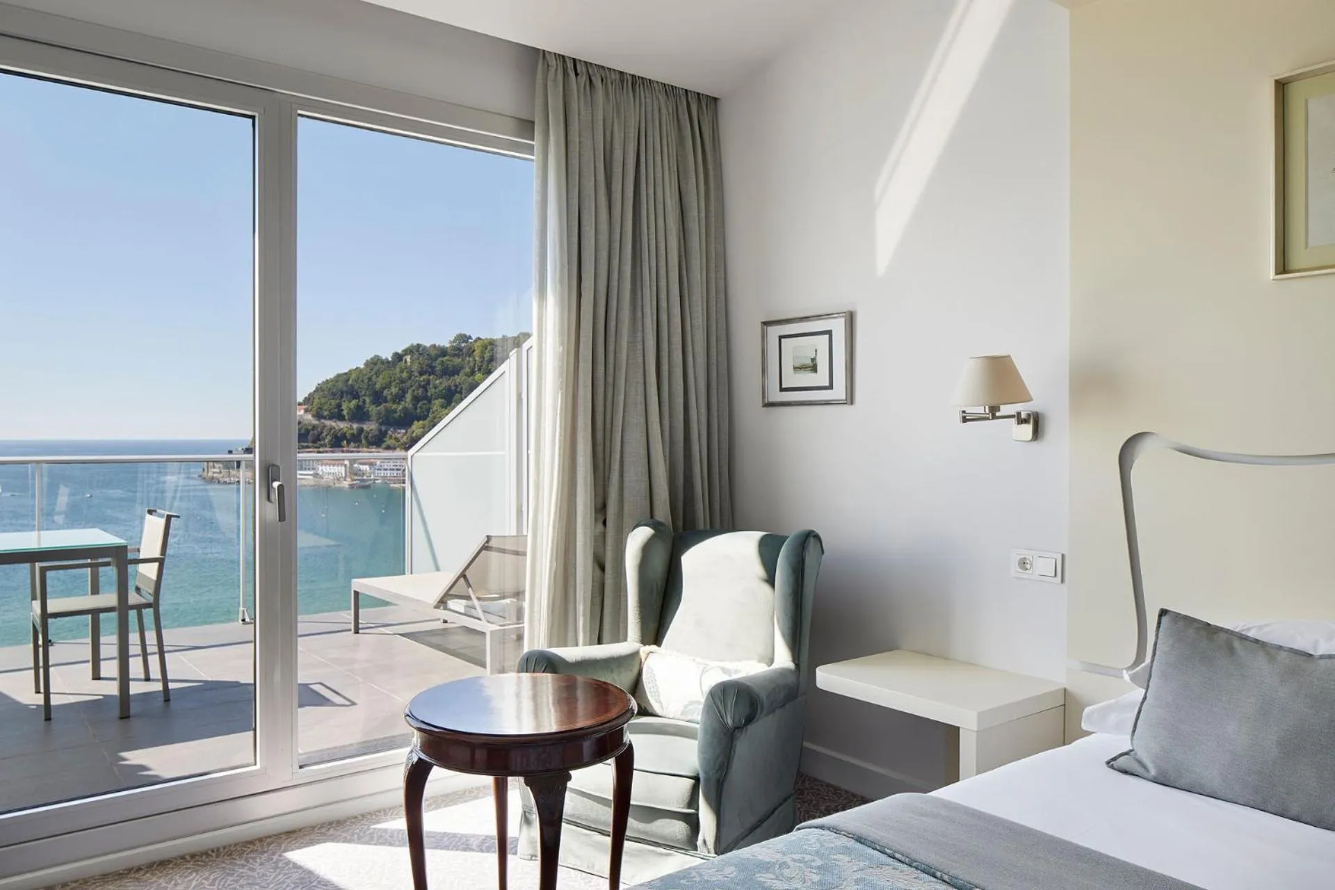 Photo of the whole room, Bed in Hotel de Londres y de Inglaterra