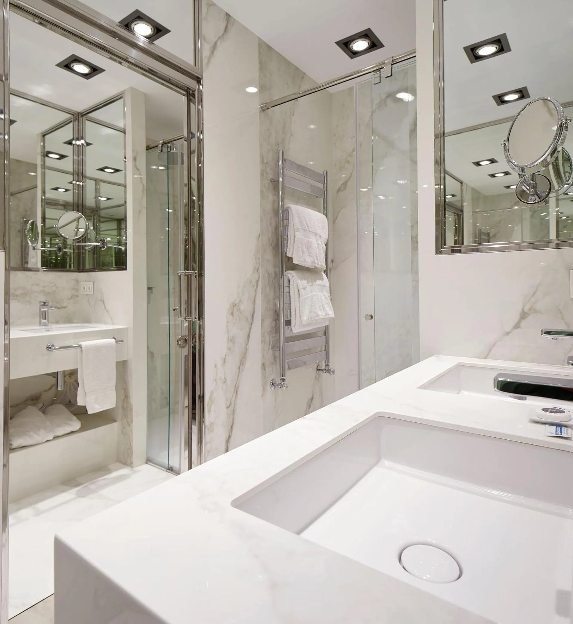 Bathroom in Hotel de Londres y de Inglaterra