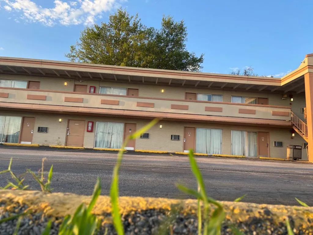 Property building in Haven Inn & Suites St Louis Hazelwood - Airport North