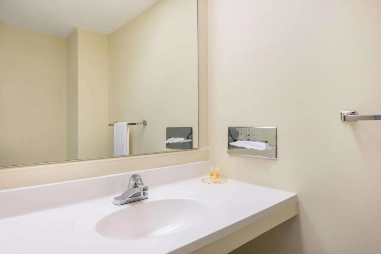 Bathroom in Haven Inn & Suites St Louis Hazelwood - Airport North
