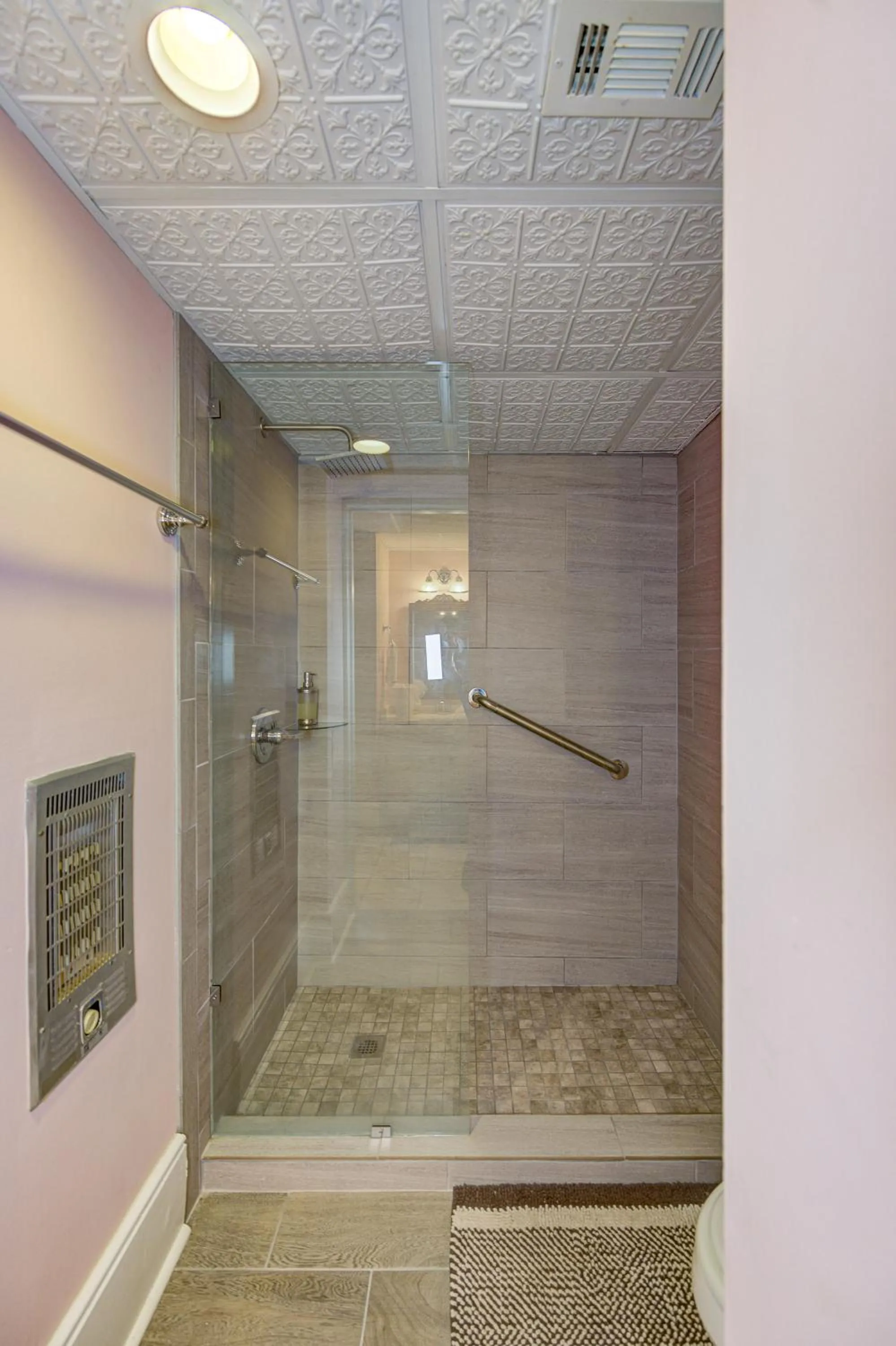 Bathroom in The Duff Green Mansion