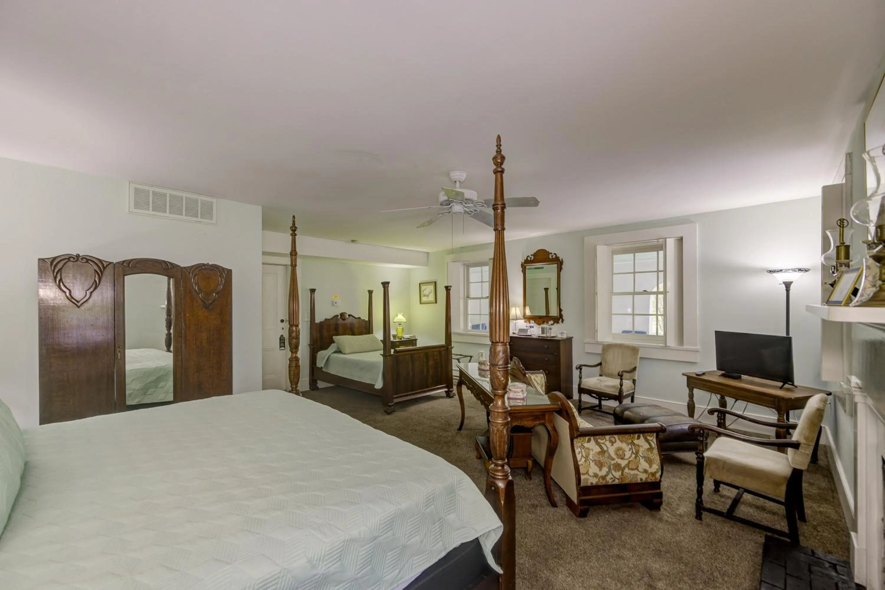 Bedroom, Bed in The Duff Green Mansion