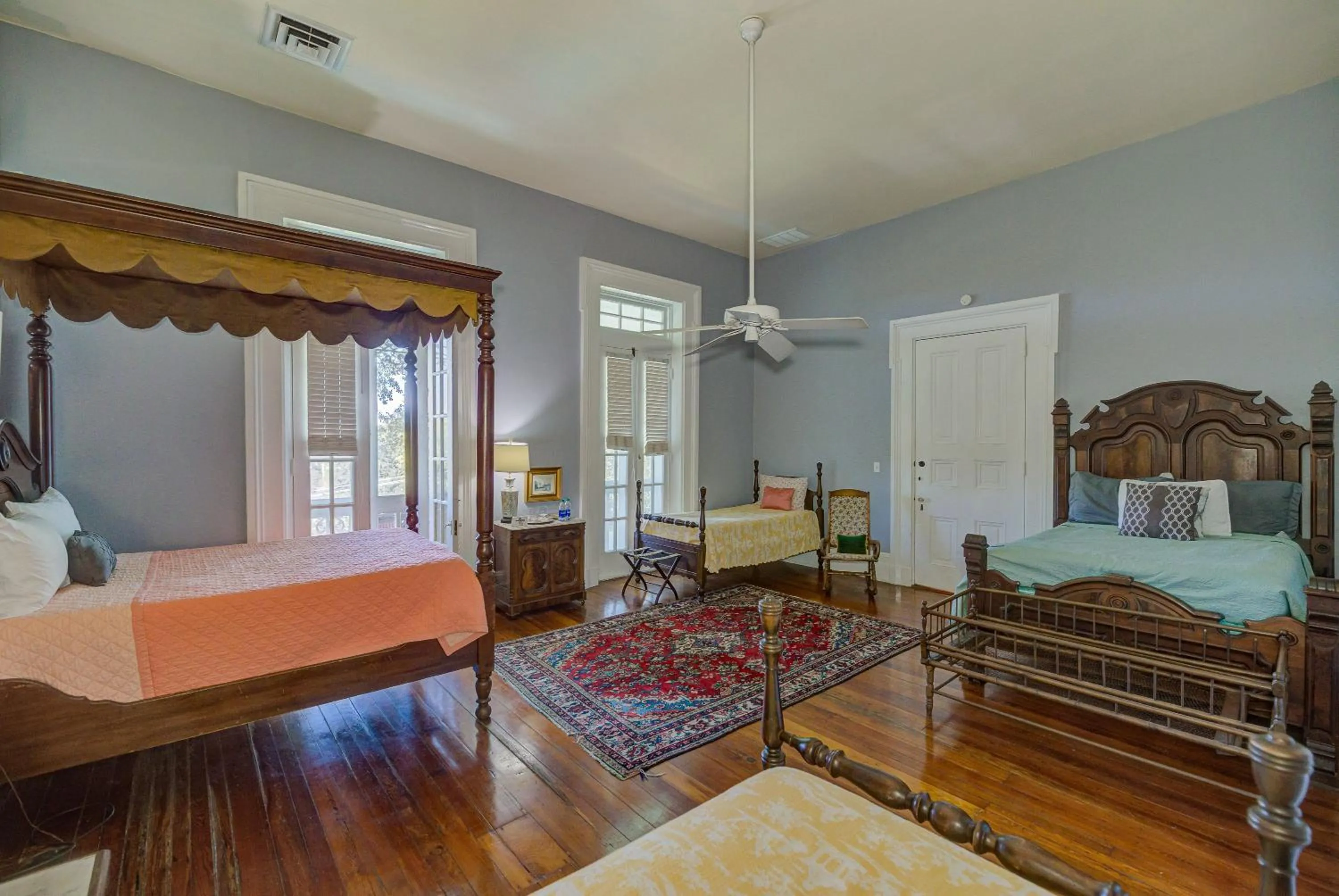 Photo of the whole room, Bed in The Duff Green Mansion