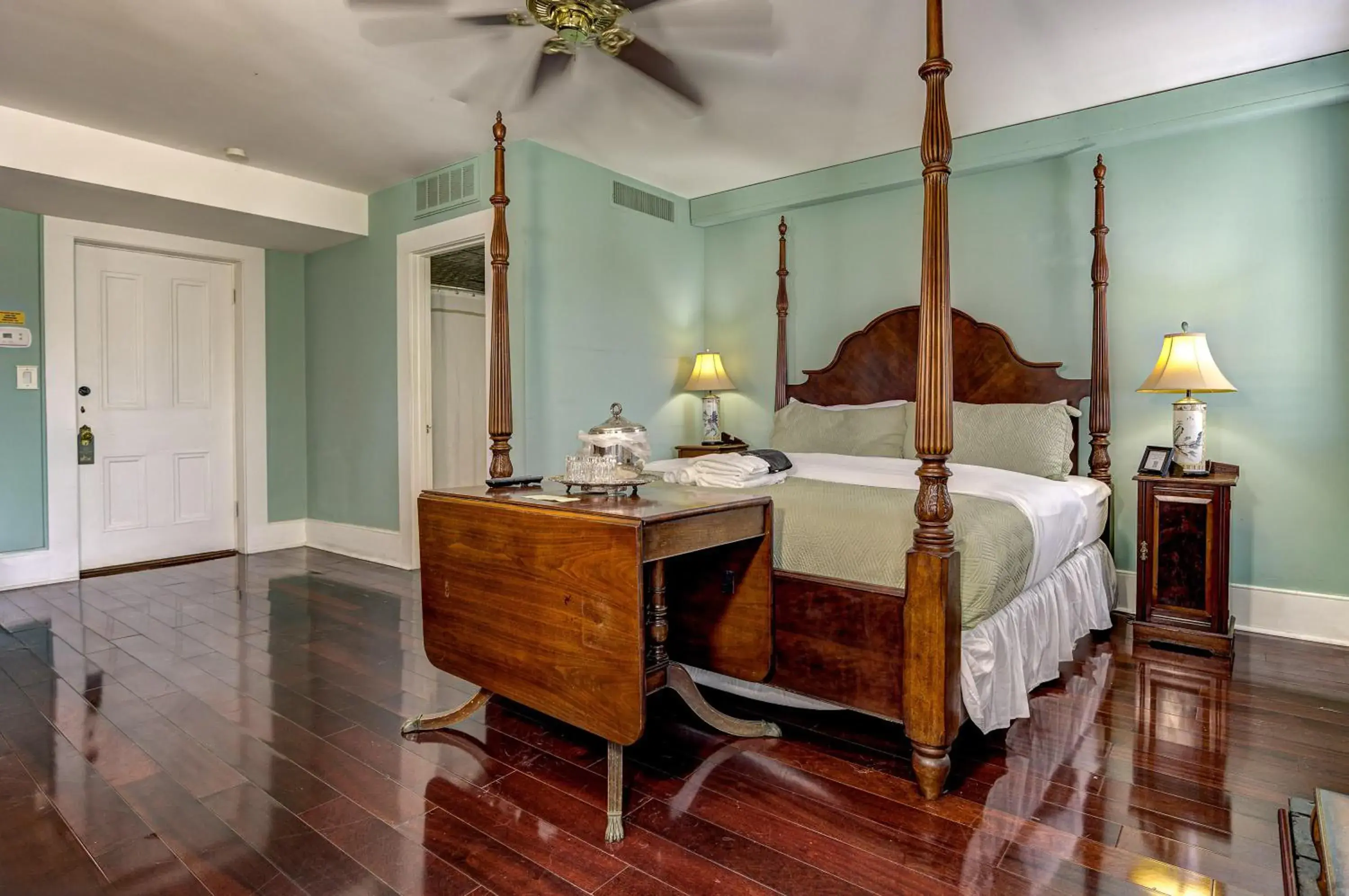 Deluxe King Room in The Duff Green Mansion Deluxe King Room in The Duff Green Mansion