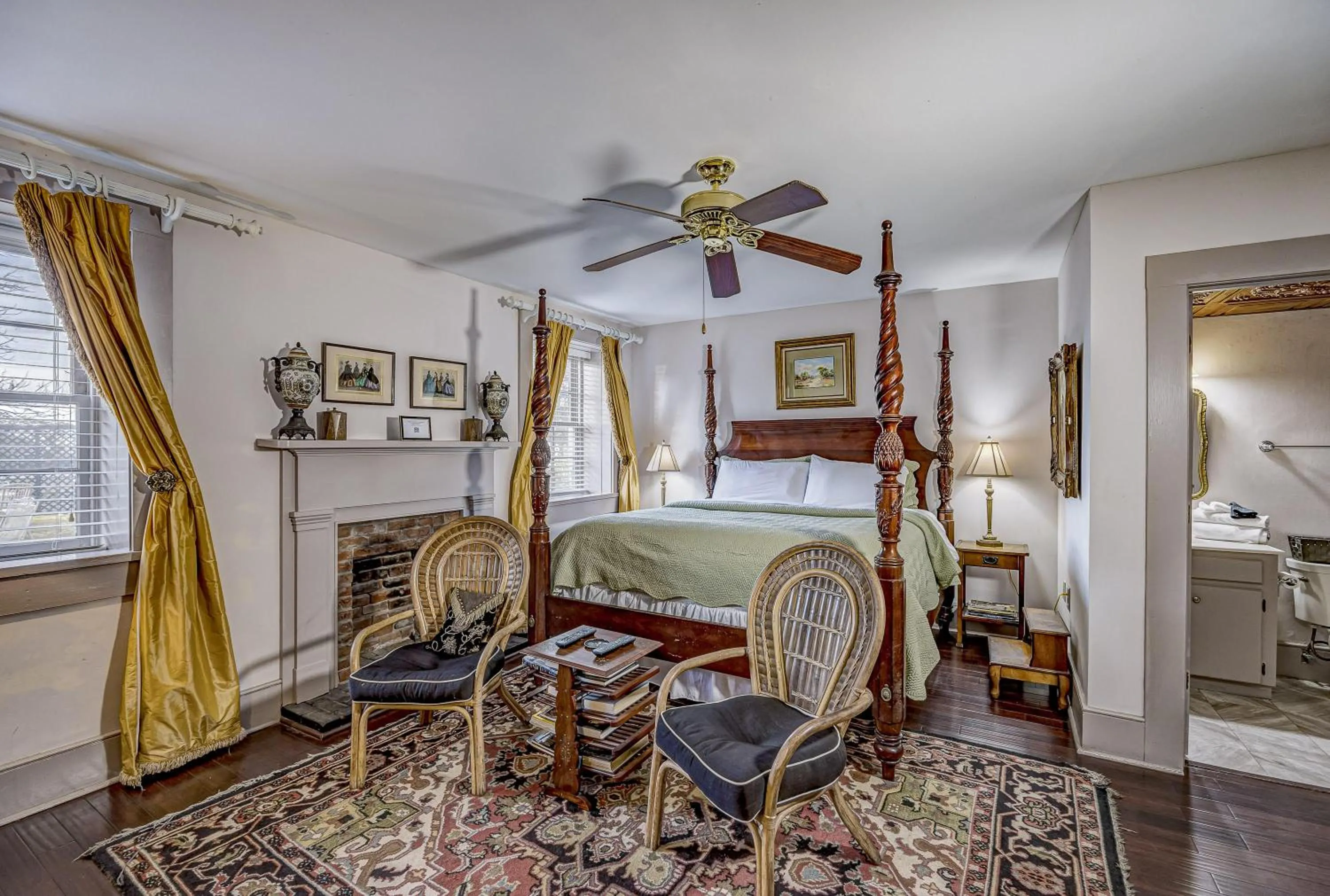 Bed in The Duff Green Mansion