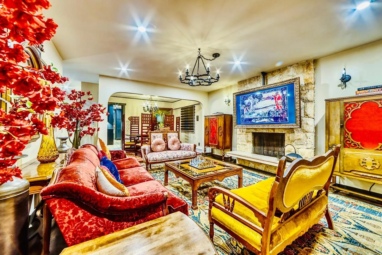 Communal lounge/ TV room in Neocolonial Nouveau Kensington Vacation Home