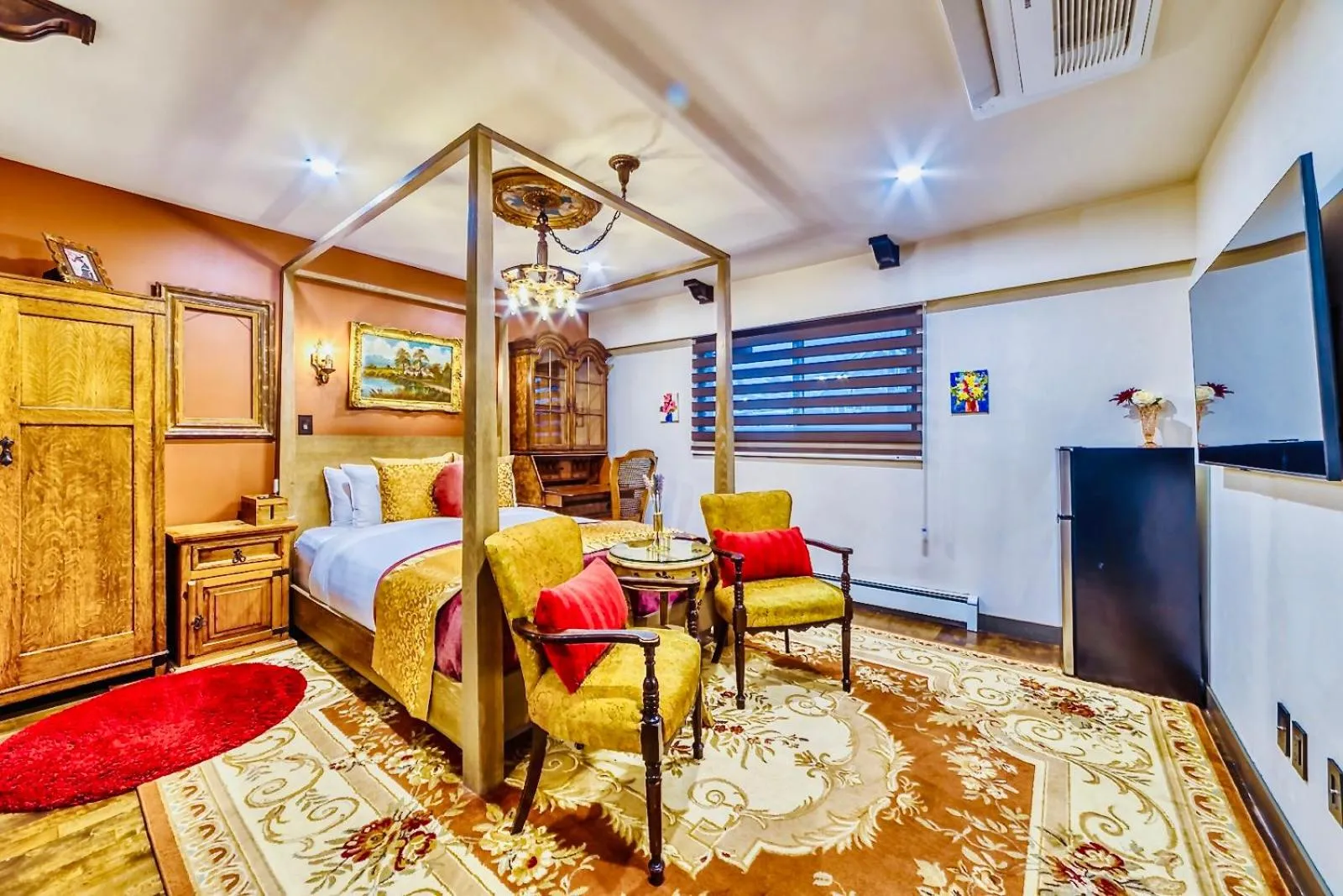 Bed in Neocolonial Nouveau Kensington Vacation Home