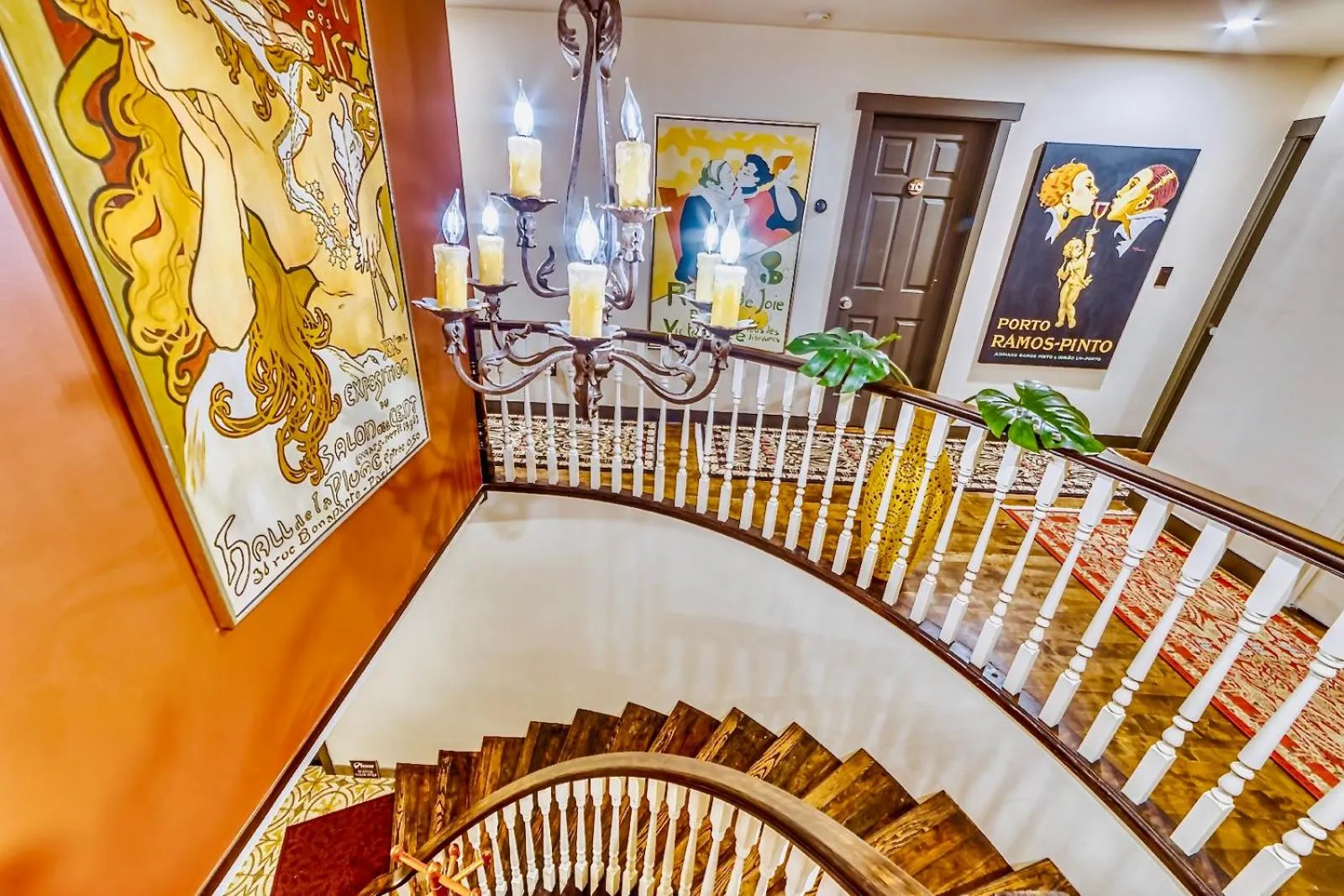 Living room in Neocolonial Nouveau Kensington Vacation Home