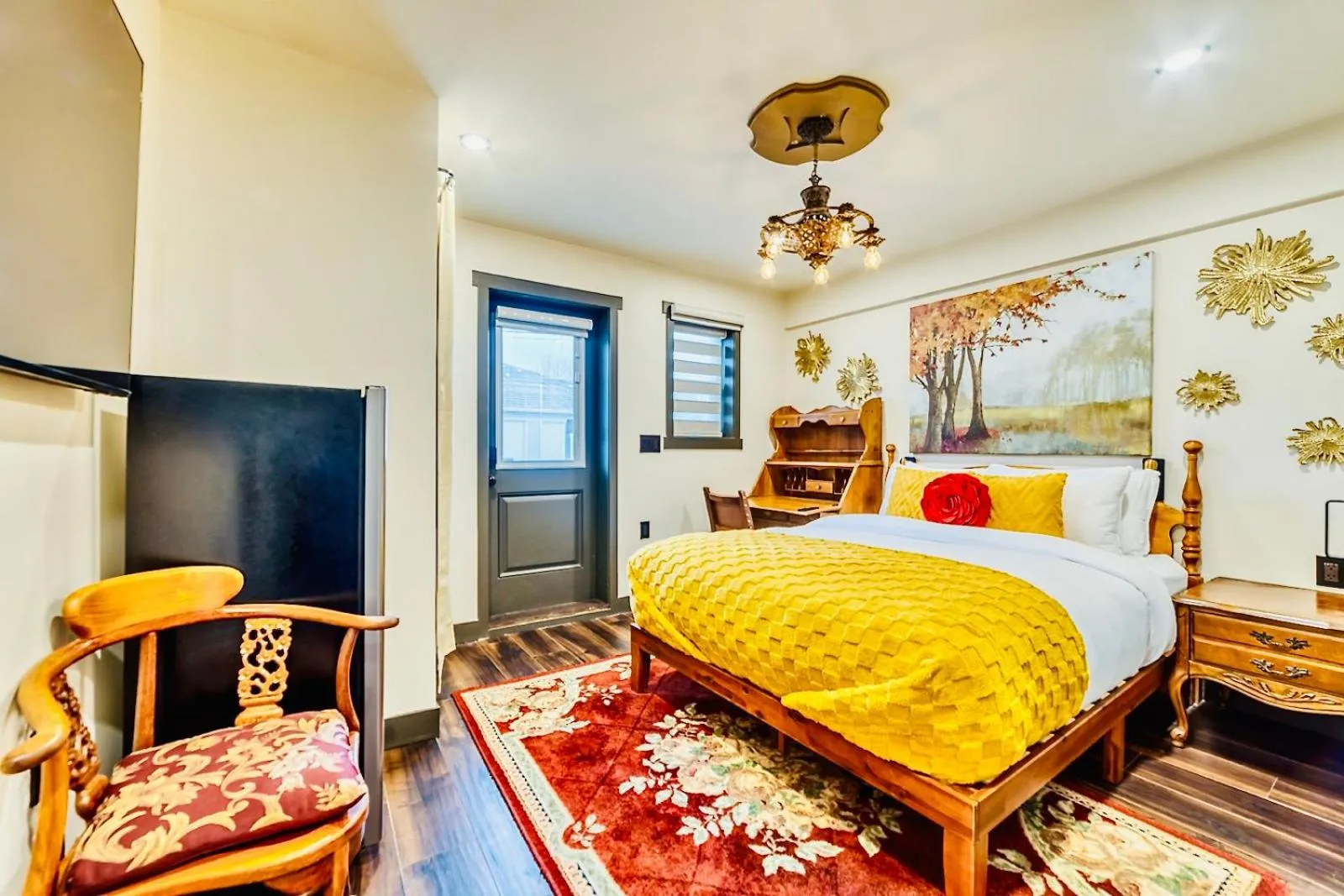 Bed in Neocolonial Nouveau Kensington Vacation Home