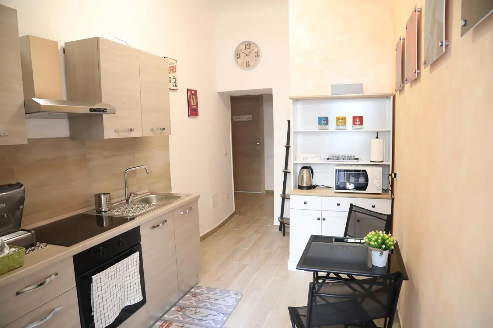 Coffee/tea facilities in Cinemovie Guesthouse