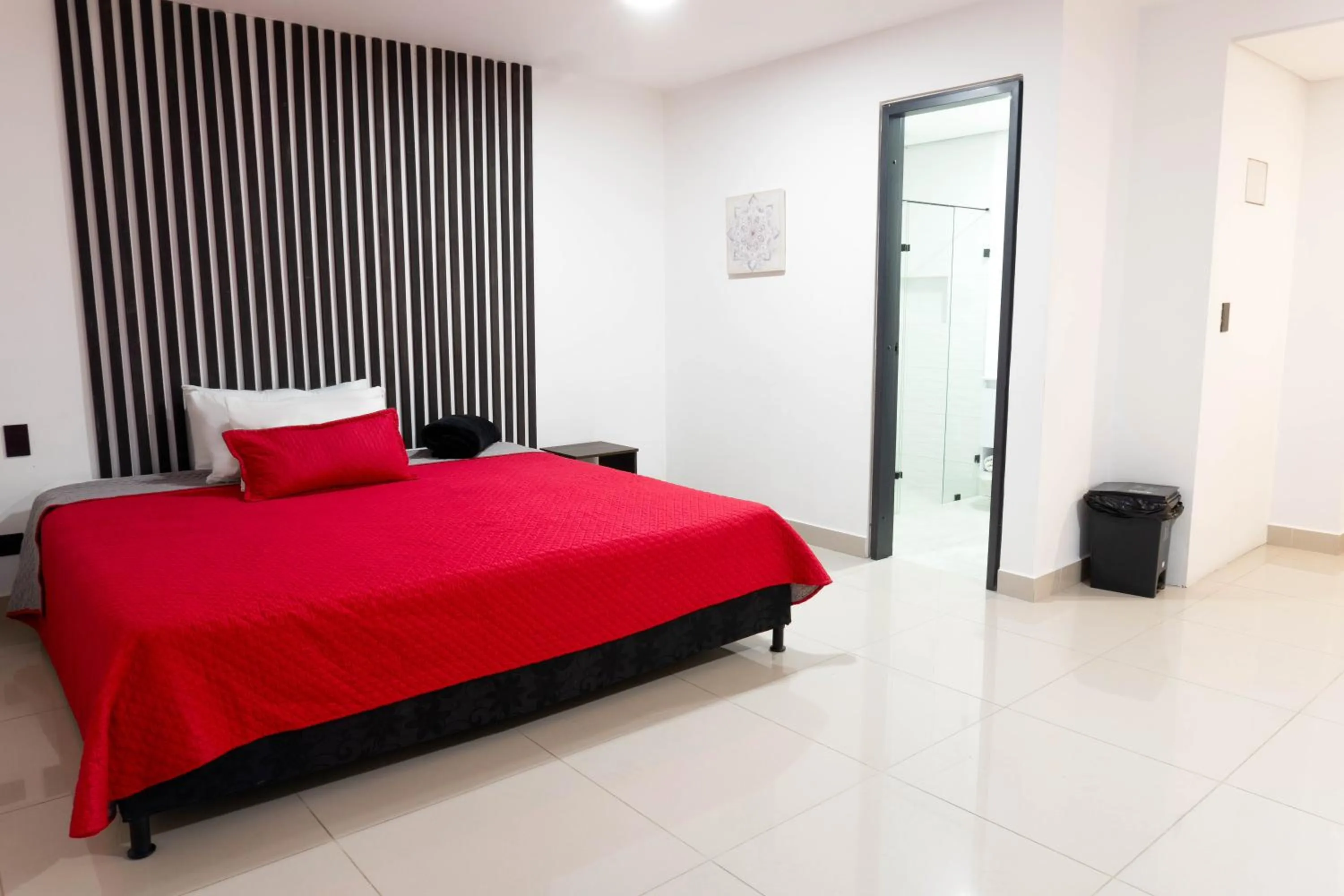 Bathroom, Bed in Hotel Ofix