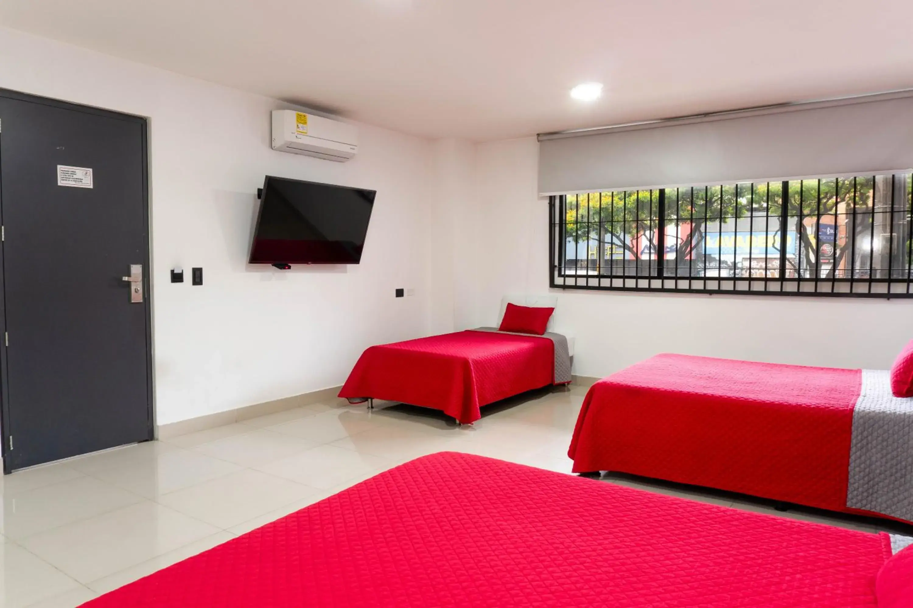 Standard Quadruple Room in Hotel Ofix Standard Quadruple Room in Hotel Ofix