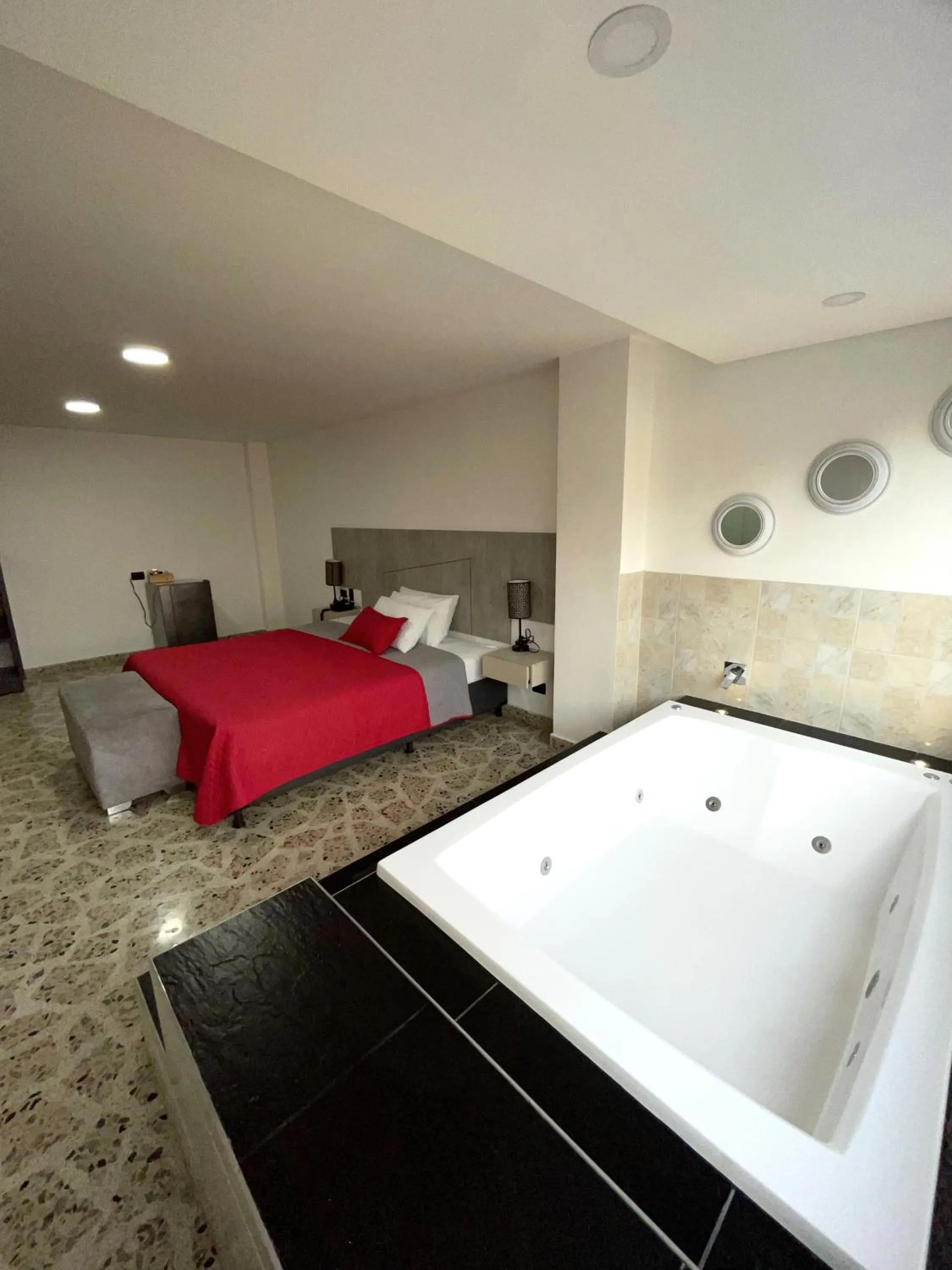 Hot Tub in Hotel Ofix