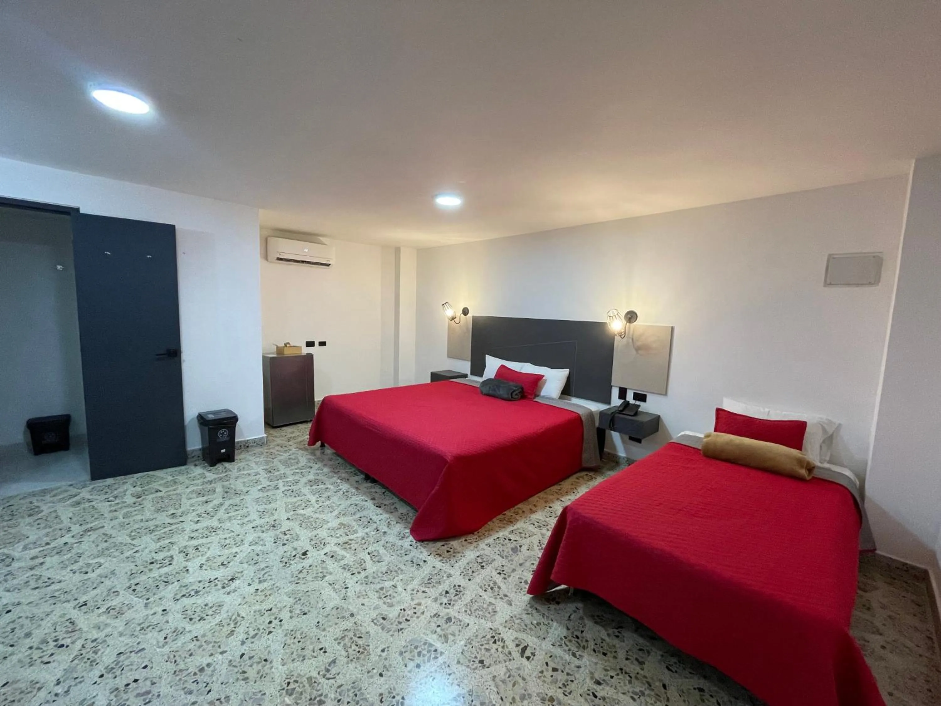 Bedroom, Bed in Hotel Ofix