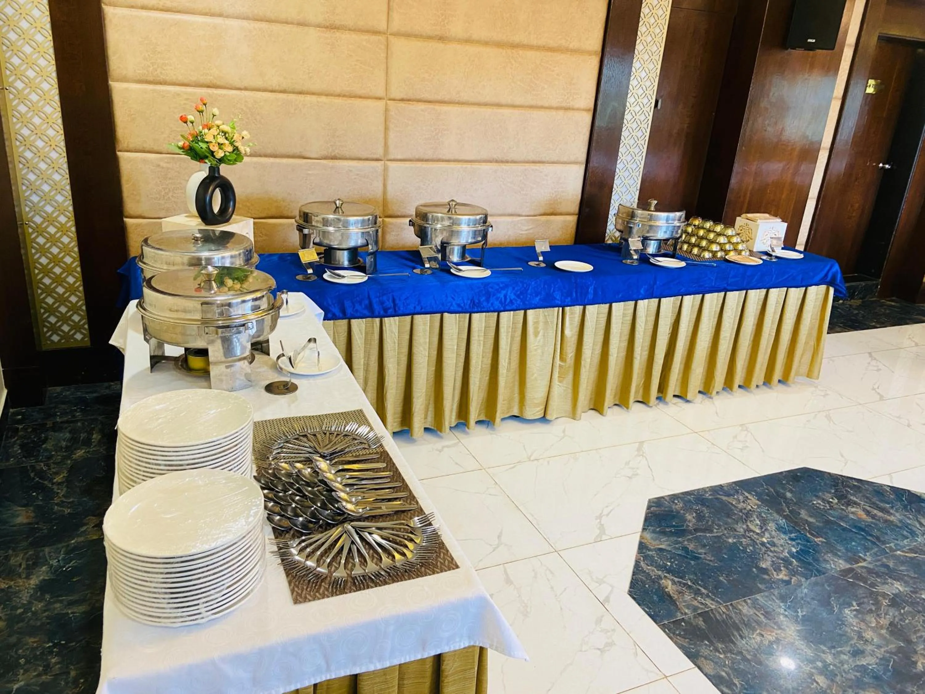 Food and drinks in Hotel EDEN