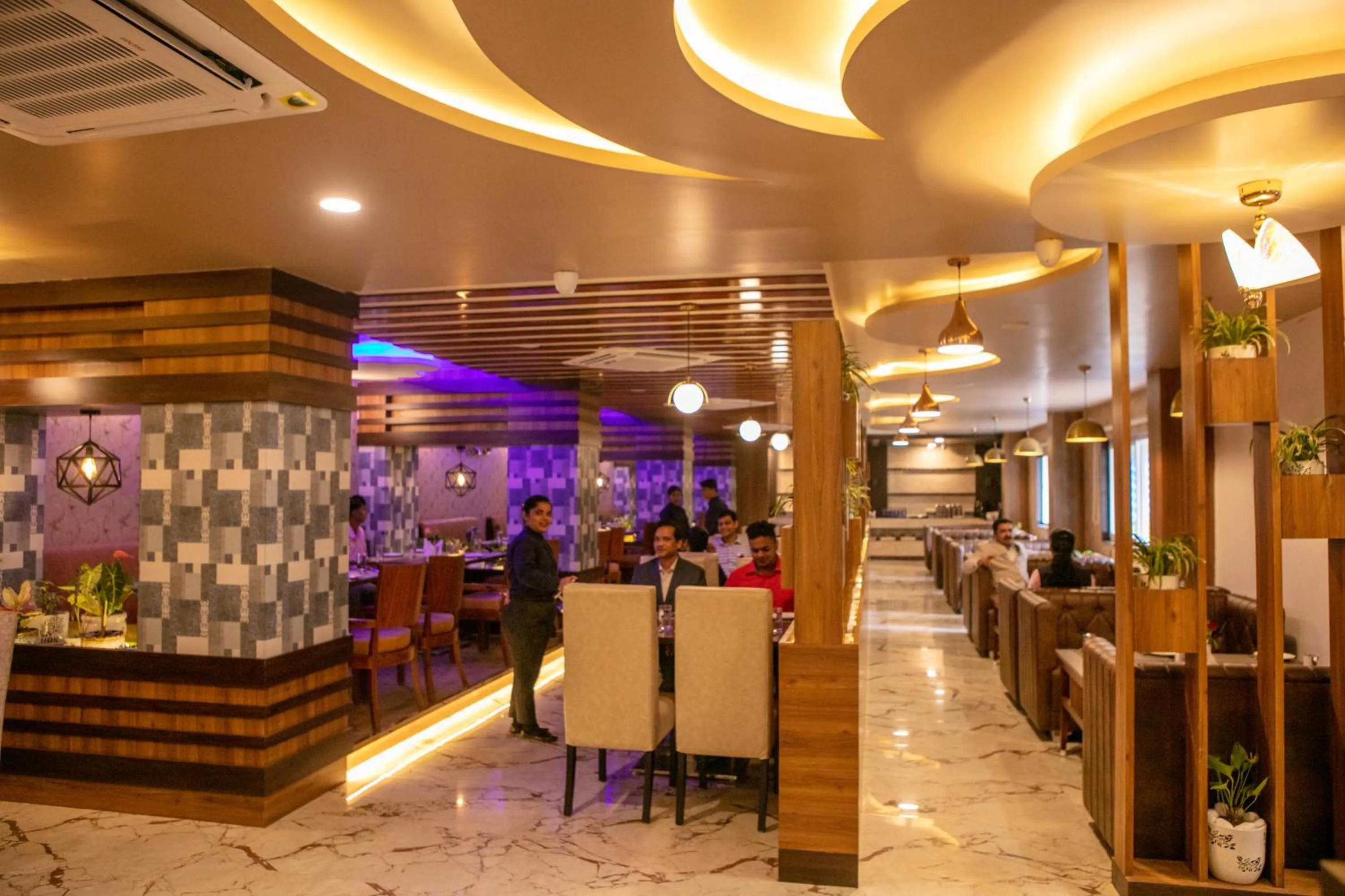 Restaurant/places to eat in Hotel EDEN