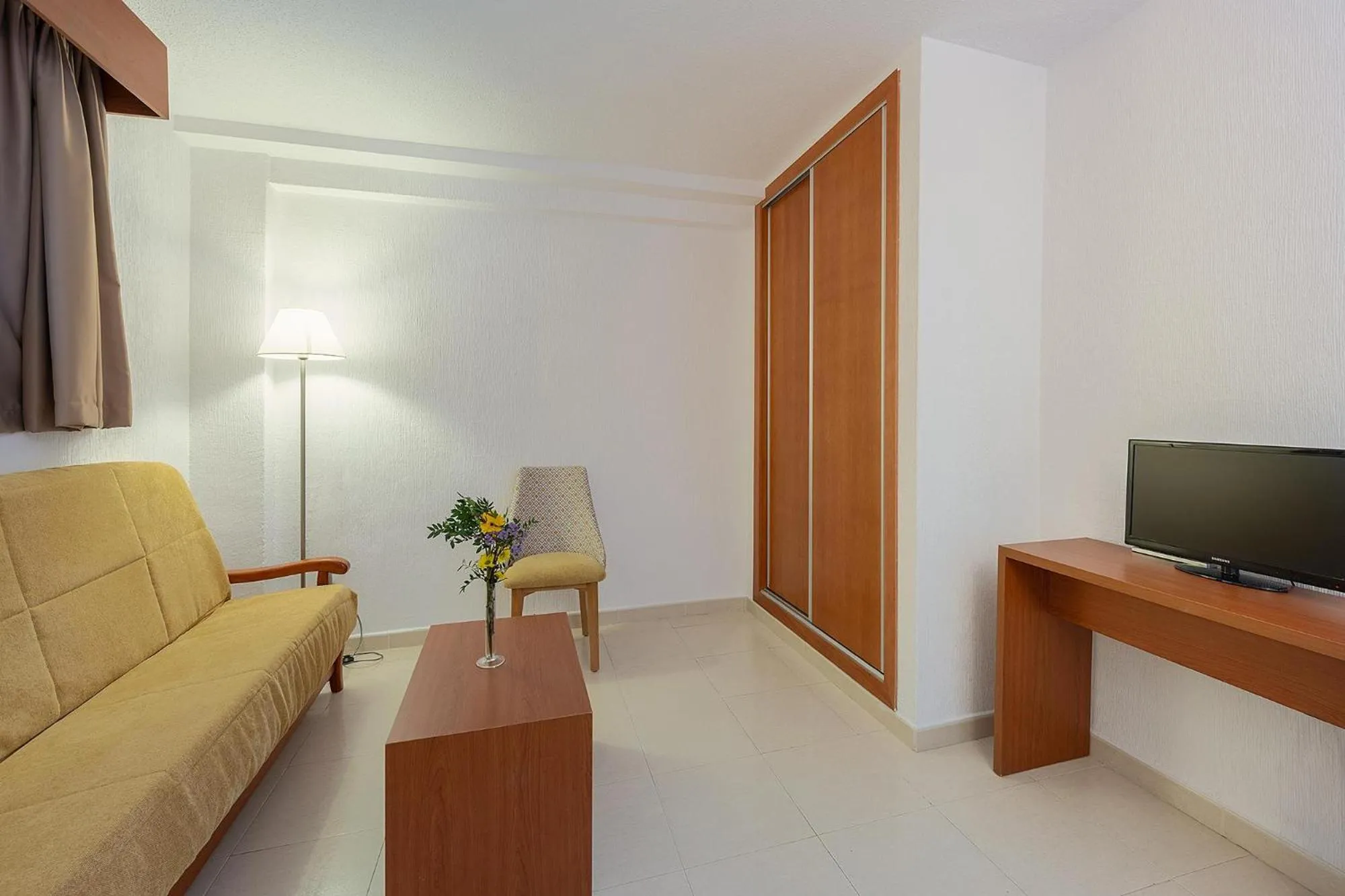 Photo of the whole room in Hotel Playas de Torrevieja