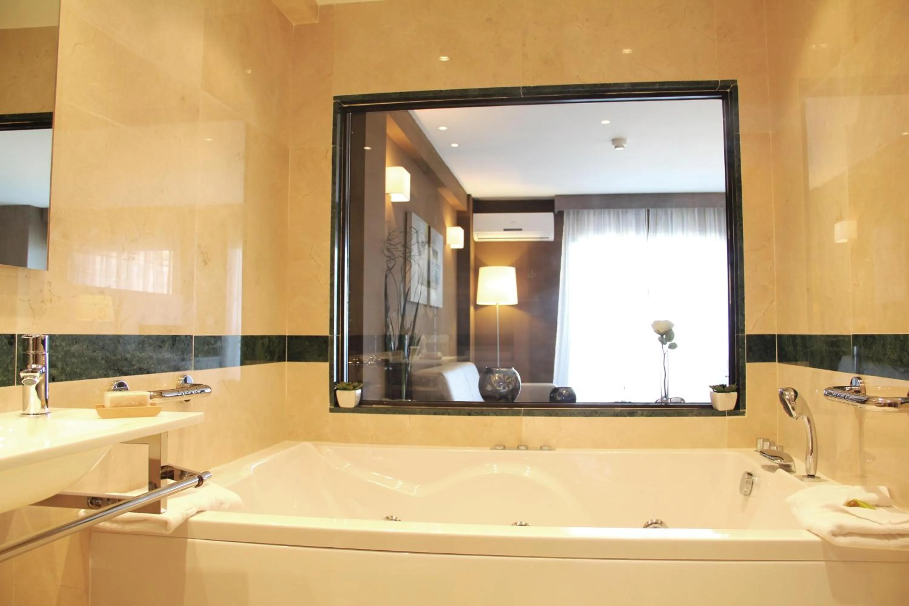 Photo of the whole room in Hotel Playas de Torrevieja