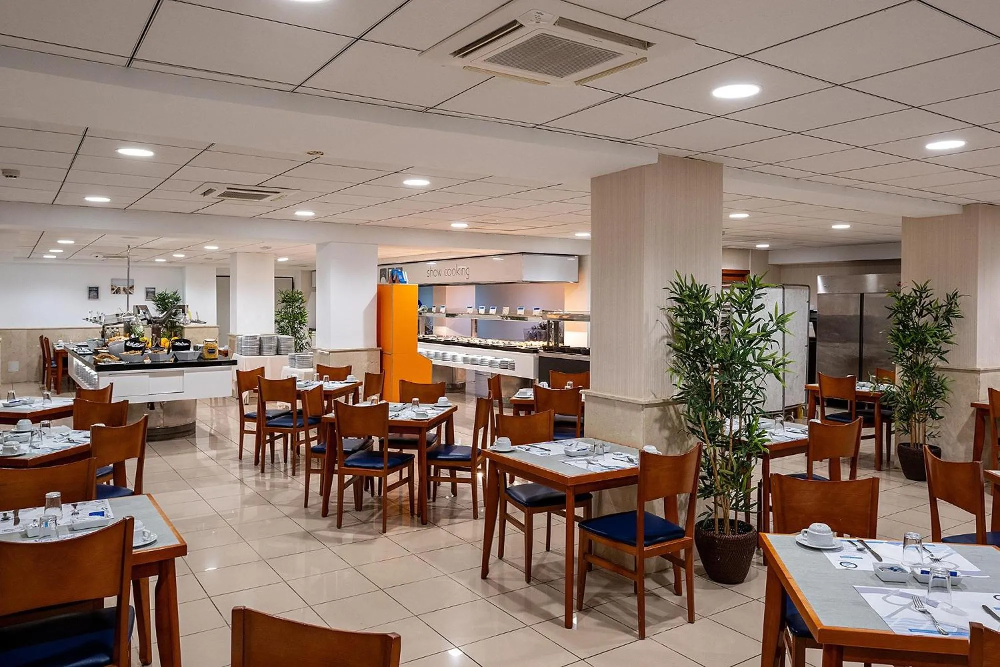 Restaurant/places to eat in Hotel Playas de Torrevieja