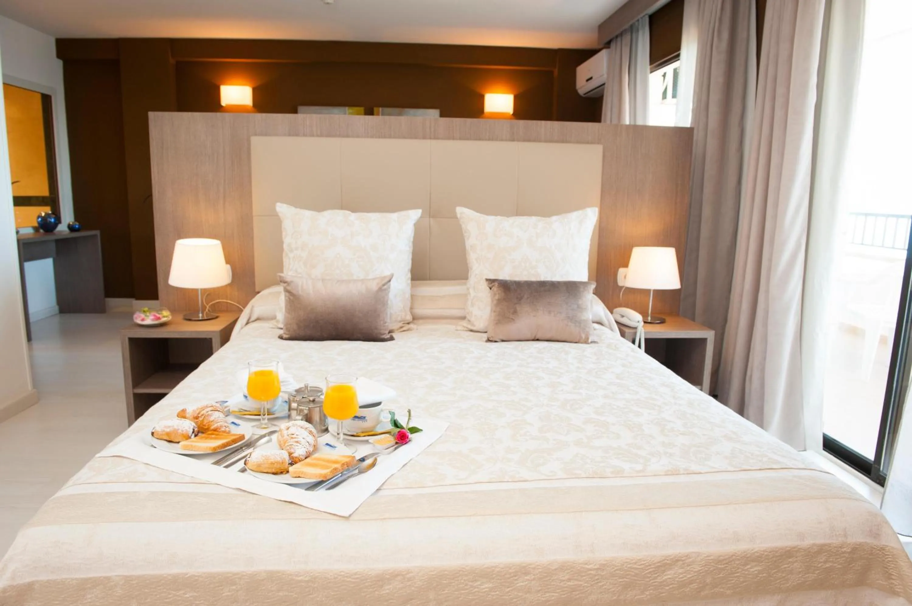 Photo of the whole room, Bed in Hotel Playas de Torrevieja