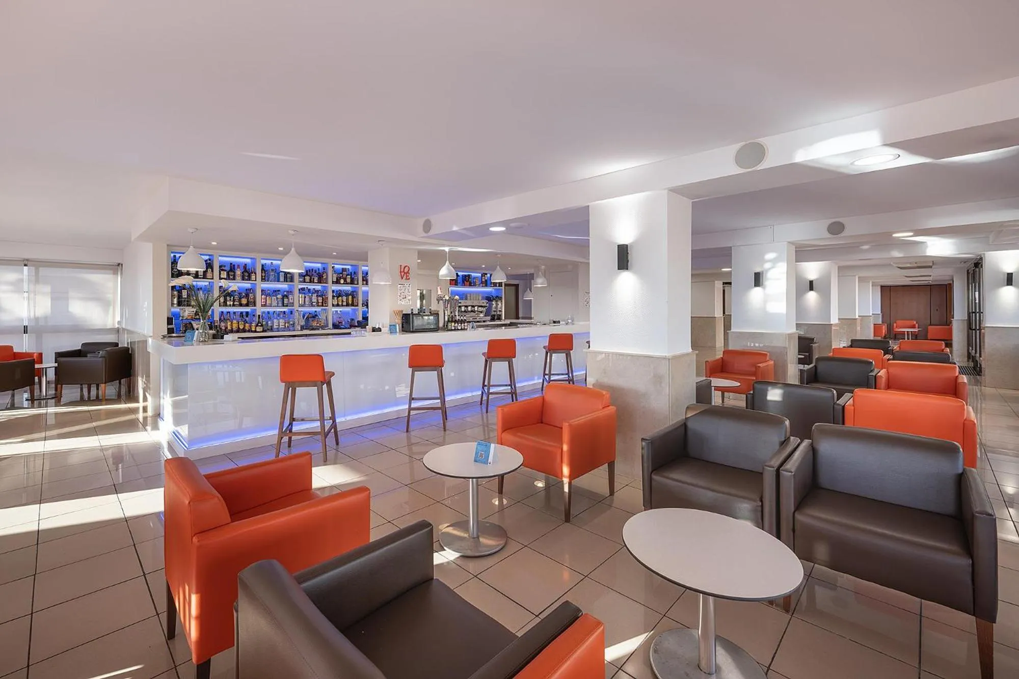 Lounge or bar in Hotel Playas de Torrevieja