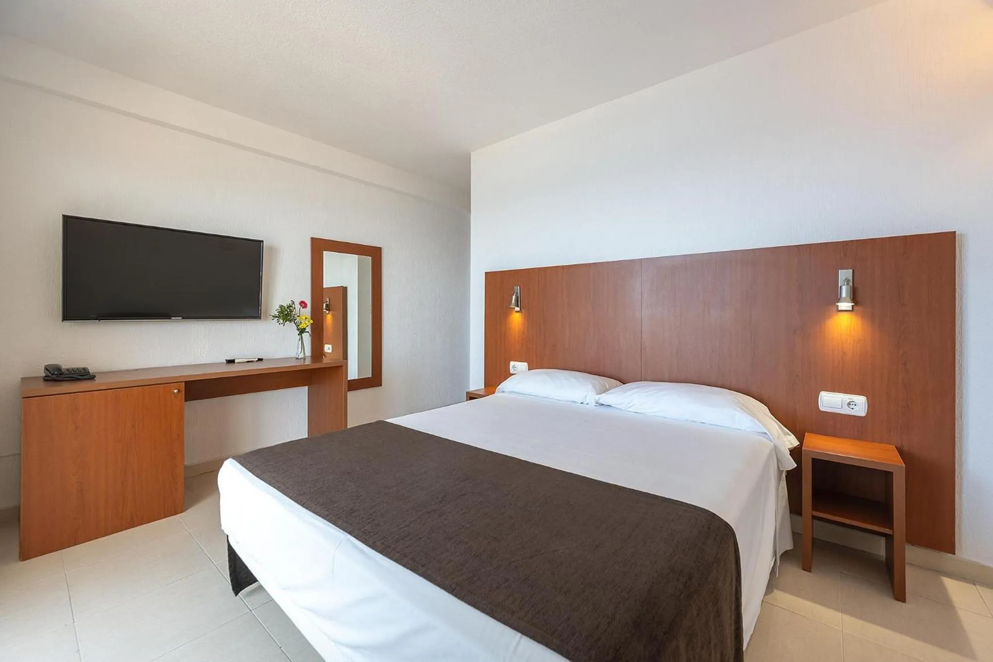 Photo of the whole room, Bed in Hotel Playas de Torrevieja