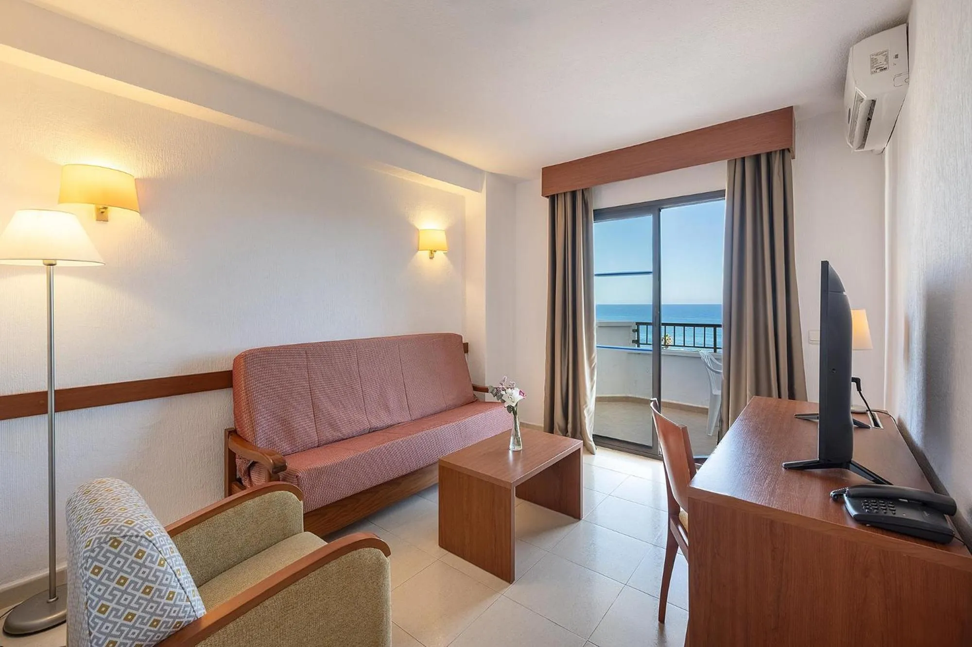 Photo of the whole room in Hotel Playas de Torrevieja