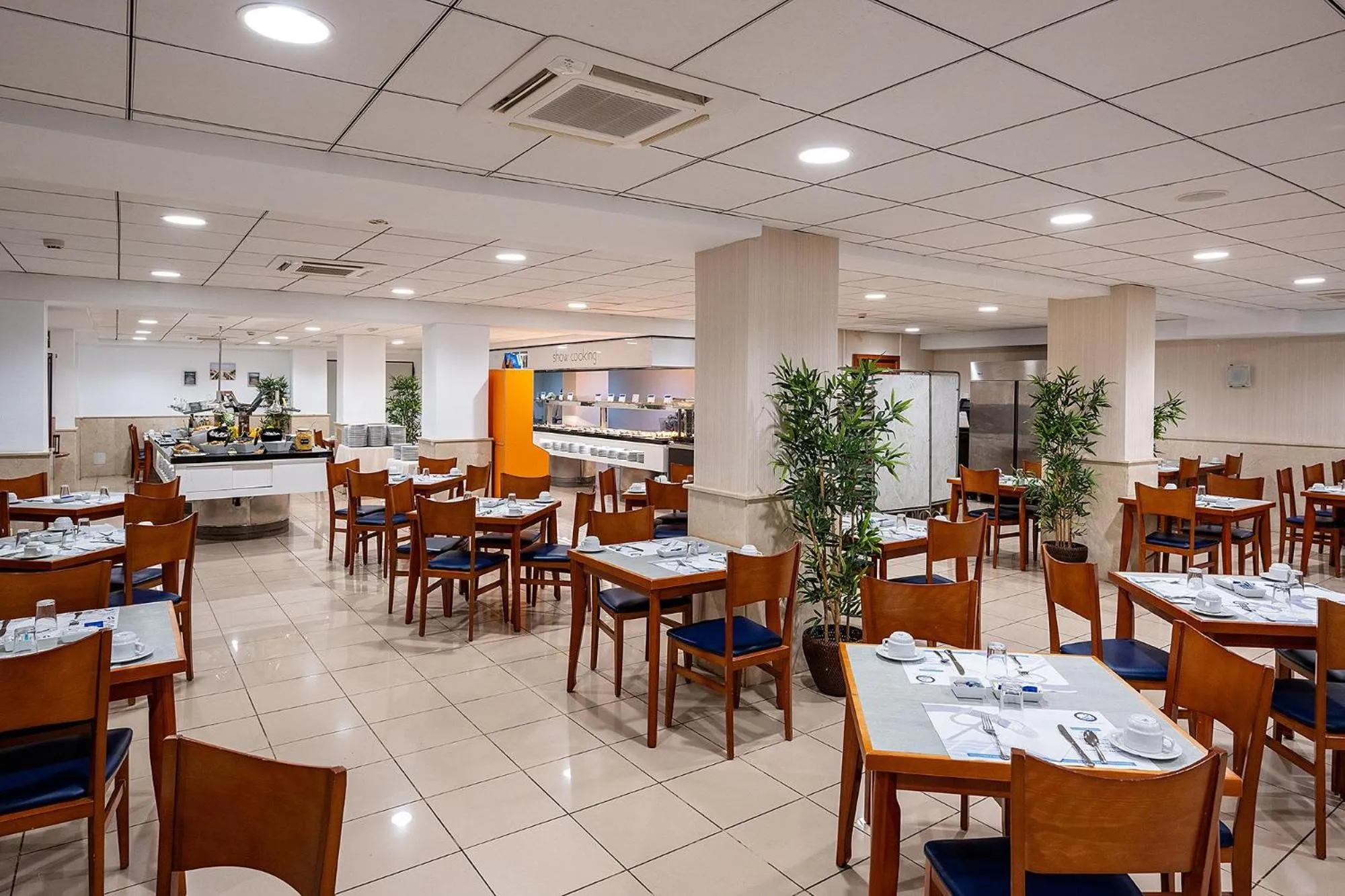 Restaurant/places to eat in Hotel Playas de Torrevieja